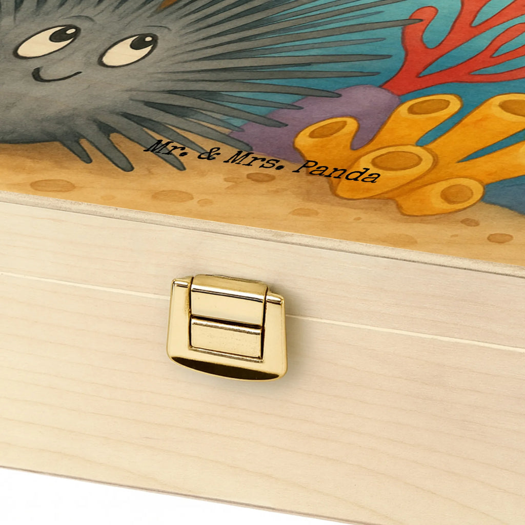 teebox Seeigel Design holzteekiste, teebox, teekasten, teebeutel aufbewahrung, aufbewahrungsbox für teebeutel, teebehälter, tee kiste, teeaufbewahrungsbox, tee beutel halter, teebeutel organizer, holzteebox, box für teebeutel, teebeutelbox, vorratsbox tee, box für tee, tee organizer, tee organizer box, aufbewahrung tee, teebox für teebeutel, teebeutel aufbewahrungsbox, teebeutel behälter, teekiste, aufbewahrungsbox tee, tee sortierbox, teeaufbewahrung, teedose, Meer, Urlaub, Meerestiere, Achtsamkeit, Selbstakzeptanz, Selbstliebe, Leben, Seeigel, Lebe, Hier und Jetzt