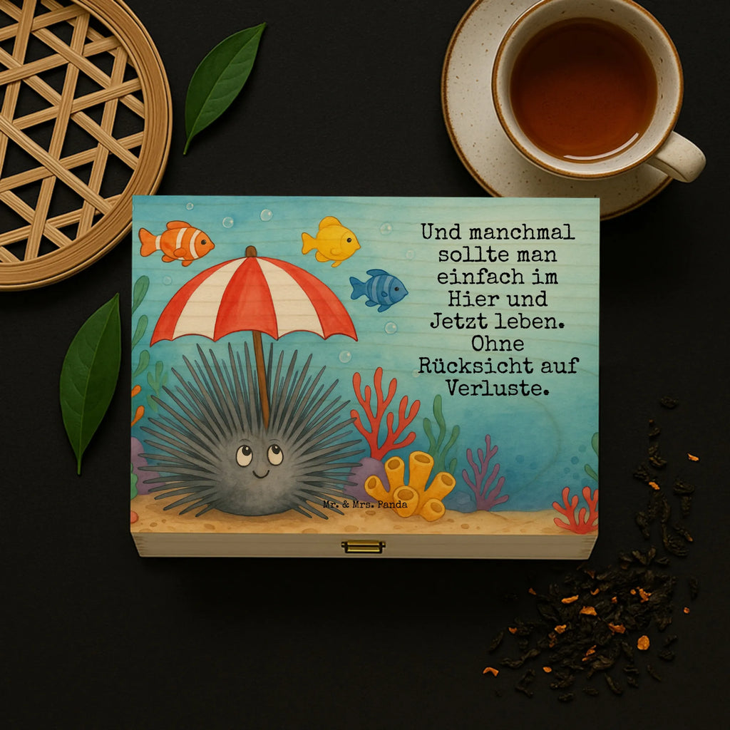 teebox Seeigel Design holzteekiste, teebox, teekasten, teebeutel aufbewahrung, aufbewahrungsbox für teebeutel, teebehälter, tee kiste, teeaufbewahrungsbox, tee beutel halter, teebeutel organizer, holzteebox, box für teebeutel, teebeutelbox, vorratsbox tee, box für tee, tee organizer, tee organizer box, aufbewahrung tee, teebox für teebeutel, teebeutel aufbewahrungsbox, teebeutel behälter, teekiste, aufbewahrungsbox tee, tee sortierbox, teeaufbewahrung, teedose, Meer, Urlaub, Meerestiere, Achtsamkeit, Selbstakzeptanz, Selbstliebe, Leben, Seeigel, Lebe, Hier und Jetzt