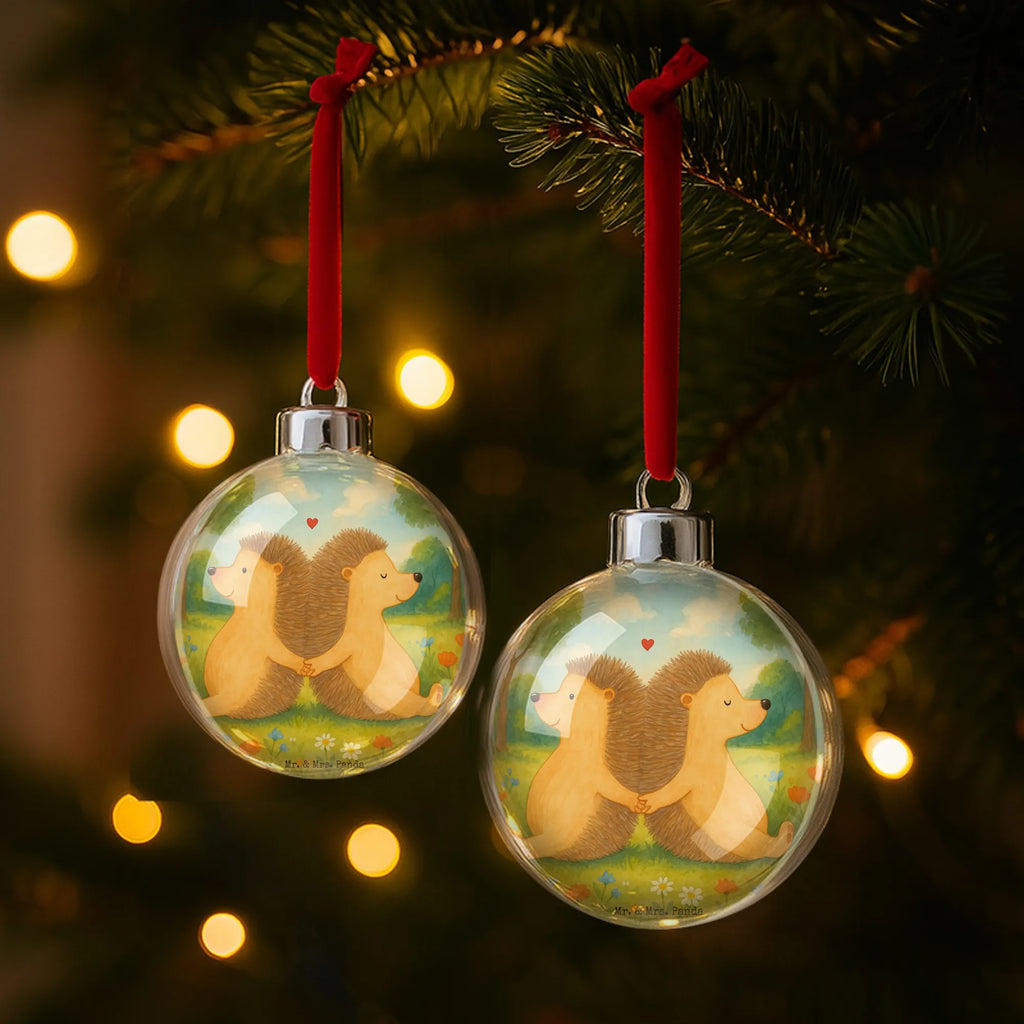 Weihnachtskugel Igel händchenhaltend Design christbaumkugel, christbaum anhänger, weihnachtskugeln deko, baumanhänger, weihnachtsanhänger, weihnachtskugel transparent, weihnachtsdeko kugeln, baumkugeln, weihnachtsbaumkugeln, hängekugel, weihnachtskugel deko, Dekokugel, deko kugel, weihnachtsbaum anhänger, plastik weihnachtskugel, kunststoff weihnachtskugel, weihnachtskugeln, kugel weihnachten, Weihnachtskugel, weihnachtsbaumkugel, baumkugel, dekohänger, dekokugeln, christbaumkugeln, transparente weihnachtskugel, kunststoffkugel, baum anhänger, Freundin, Freund, Liebe, Liebesgeschenk, Jahrestag, Verlobung, Partner, Ehemann, Ehefrau, Heiraten, Heiratsantrag, Hocheitstag, Liebesbeweis, Große Liebe, Lieblingsmensch, Hochzeit, Geschenk für Zwei, Liebesbotschaft, Igel, Igelliebe, Love, Hand in Hand, Gemeinsamkeit