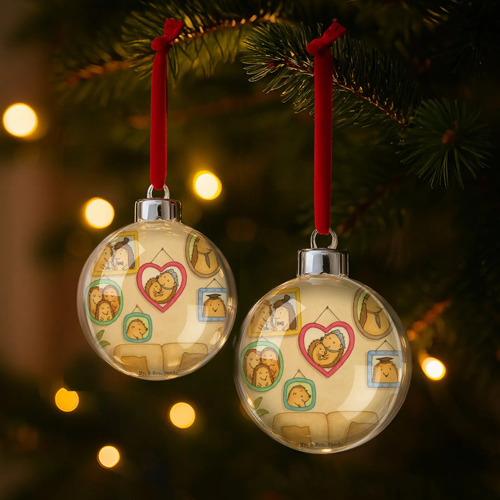 Weihnachtskugel Igel Familie Design baum anhänger, weihnachtskugeln, weihnachtsanhänger, dekohänger, baumanhänger, weihnachtsbaumkugel, hängekugel, weihnachtsdeko kugeln, christbaumkugeln, baumkugeln, weihnachtskugel transparent, baumkugel, christbaumkugel, Dekokugel, deko kugel, kunststoffkugel, dekokugeln, Weihnachtskugel, weihnachtskugeln deko, kugel weihnachten, kunststoff weihnachtskugel, weihnachtskugel deko, plastik weihnachtskugel, transparente weihnachtskugel, christbaum anhänger, weihnachtsbaum anhänger, weihnachtsbaumkugeln, Muttertag, Vatertag, Mama, Papa, Oma, Opa, Familie, Schwester, Bruder, Liebe, Bilder, Zusammenhalt, Igel, Glück