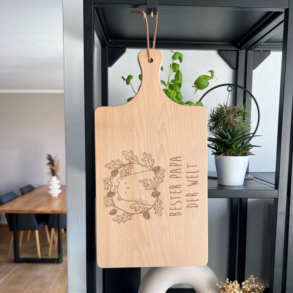 Schneidebrett Holz Bär König Servierbrett, vesperbrett, Schneidebrett Holz, küchenbrett mit griff, Holzbrett, buchenbrett, brett buchenholz, brett mit griff, servierbrett holz, servierbrett mit griff, schneidebrett mit griff, holz schneidbrett, käsebrett holz, küchenholzbrett, Brotzeitbrett, Küchenbrett, Frühstücksbrett, Brotschneidebrett, buchenholz schneidebrett, frühstücksbrett holz, brett buche, frühstücksbrett buche, jausenbrett, schneidebrett buchenholz, Schneidebrett, holzschneidebrett, holzbrett mit griff, schneidebrett buche, frühstücksbrett mit griff, buchenholz brett, schneidbrett, aufschnittbrett, brett holz, Käsebrett, Brettchen, brotbrett, Teddy, Bär, Teddybär, Bester Papa, Papa, Vatertag, Papa Bär, Vater, Weltbester Papa, Bester Vater, Dad, Daddy, Papi