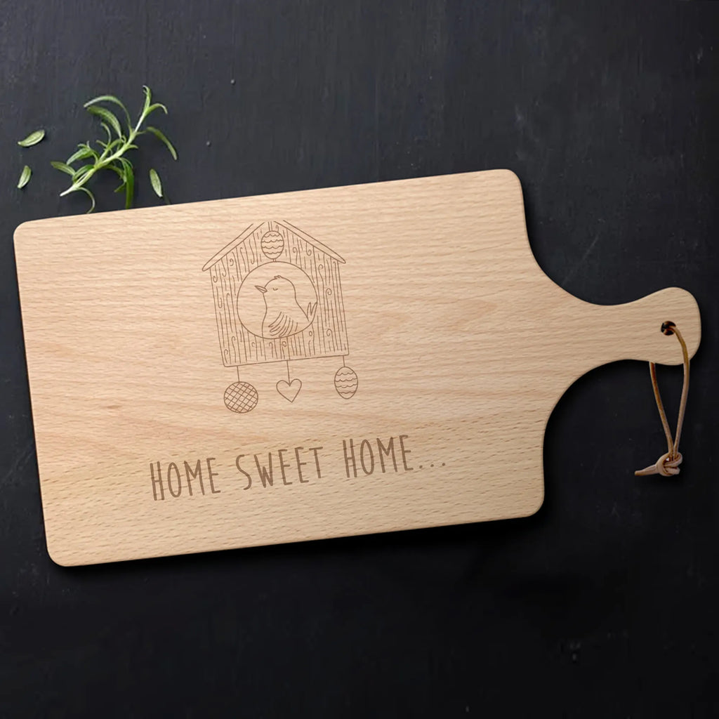 Frühstücksbrett Vogelhaus Home buchenholz schneidebrett, Frühstücksbrett, frühstücksbrett mit griff, brett buchenholz, frühstücksbrett holz, holzschneidebrett, küchenbrett mit griff, schneidbrett, Brotschneidebrett, buchenholz brett, käsebrett holz, buchenbrett, Servierbrett, aufschnittbrett, frühstücksbrett buche, brett holz, Küchenbrett, Käsebrett, holz schneidbrett, Brotzeitbrett, servierbrett holz, brotbrett, küchenholzbrett, Brettchen, brett buche, holzbrett mit griff, schneidebrett buche, Schneidebrett, Schneidebrett Holz, vesperbrett, servierbrett mit griff, jausenbrett, schneidebrett mit griff, brett mit griff, Holzbrett, schneidebrett buchenholz, Lustige Sprüche, Tiere, Tiermotive, Gute Laune, Umzug, Einzugsgeschenk, Vogelhaus, Haus, Hausbau, Home Sweet Home, Vogel, Einzug, Geschenk