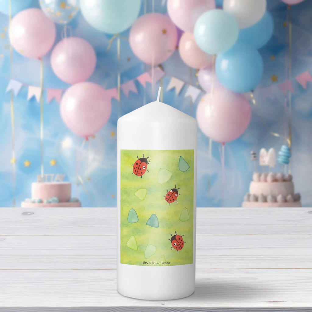 Candle Ladybug Design Design Stumpenkerze, Dekokerze, Kommunionskerze, Gartenkerze, Kerze Mit Spruch, Zylinderkerze, Wunschkerze, Weihnachtskerze, Erinnerungslicht, Dekorative Kerze, Bedruckte Kerze, Handgemachte Kerze, Hochzeitskerze, Blockkerze, Tafelkerze, Geburtskerze, Kerze Mit Motiv, Osterkerze, Dinnerkerze, Tischkerze, Schmuckkerze, Wachskerze, Adventskerze, Geburtstagskerze, Erinnerungskerze, Grosse Kerze, Laternenkerze, Verspielt, Aquarell, Niedlich, Muster, Marienkäfer, Grüne Punkte