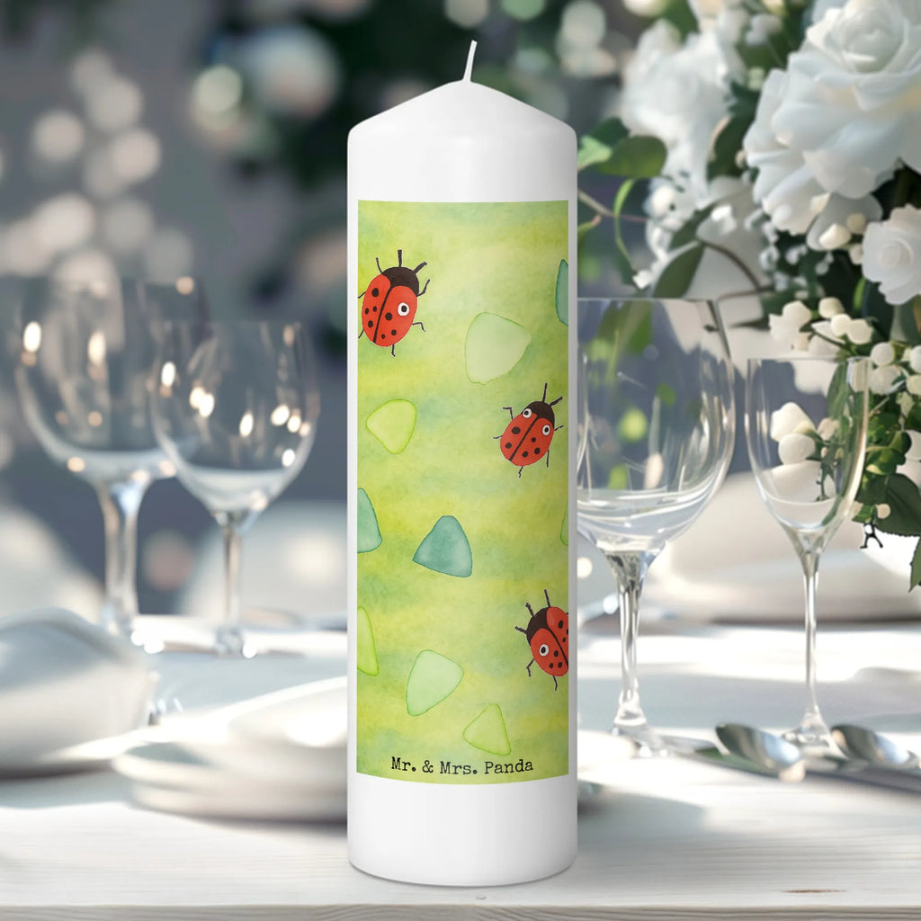Candle Ladybug Design Design Stumpenkerze, Dekokerze, Kommunionskerze, Gartenkerze, Kerze Mit Spruch, Zylinderkerze, Wunschkerze, Weihnachtskerze, Erinnerungslicht, Dekorative Kerze, Bedruckte Kerze, Handgemachte Kerze, Hochzeitskerze, Blockkerze, Tafelkerze, Geburtskerze, Kerze Mit Motiv, Osterkerze, Dinnerkerze, Tischkerze, Schmuckkerze, Wachskerze, Adventskerze, Geburtstagskerze, Erinnerungskerze, Grosse Kerze, Laternenkerze, Verspielt, Aquarell, Niedlich, Muster, Marienkäfer, Grüne Punkte