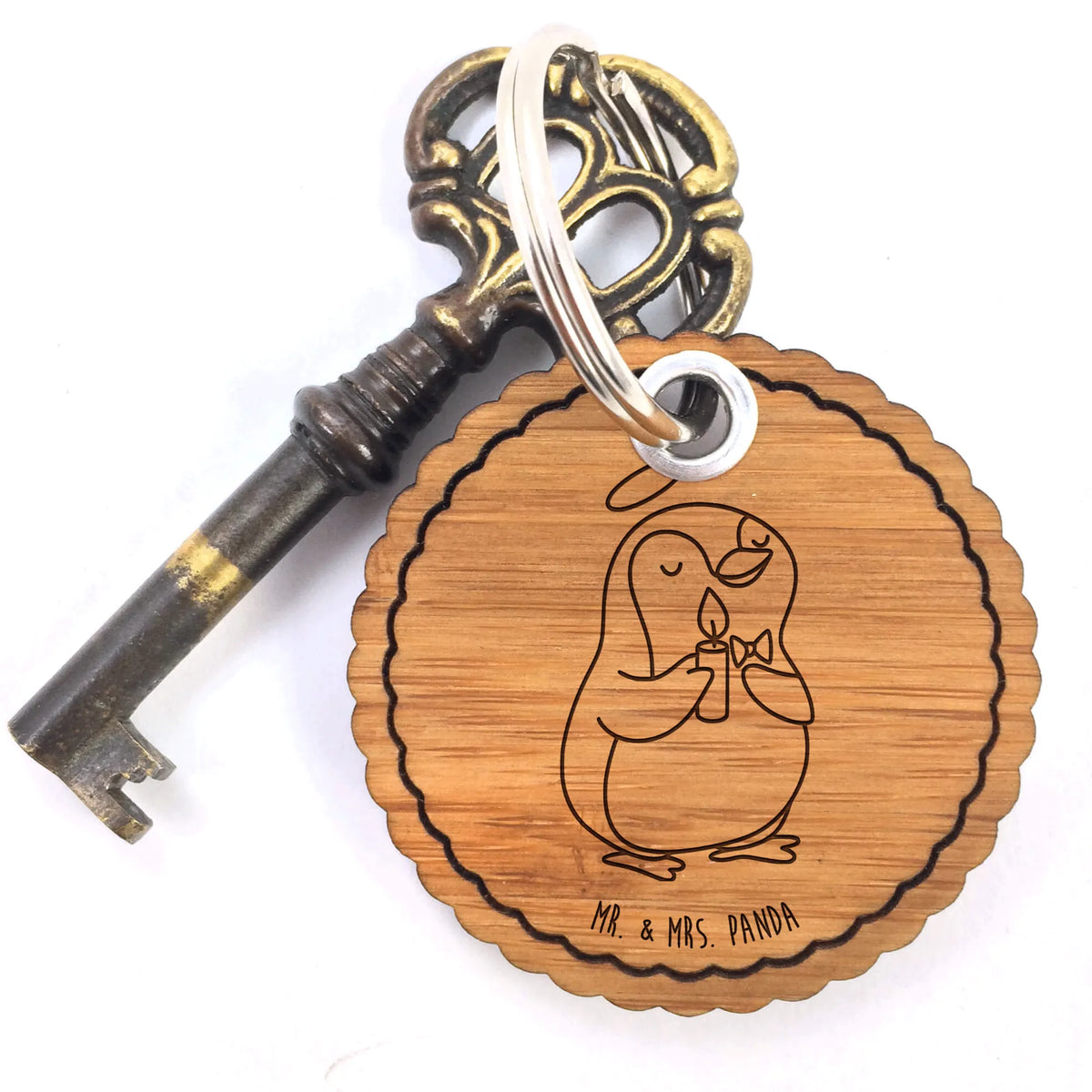Wavy key ring penguin communion
