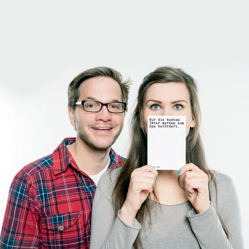 Postcard Nur die besten Väter... Ansichtskarte, Karte, Grußkarte, Einladung Geburtstag, Einladungskarten Geburtstag, Geschenkkarte, Dankeskarte, Postkarte, Ansichtskarten, Geburtstagskarte, Einladung, Einladungskarte, Spruch, Sprüche, lustige Sprüche, Weisheiten, Zitate, Spruch Geschenke, Spruch Sprüche Weisheiten Zitate Lustig Weisheit Worte