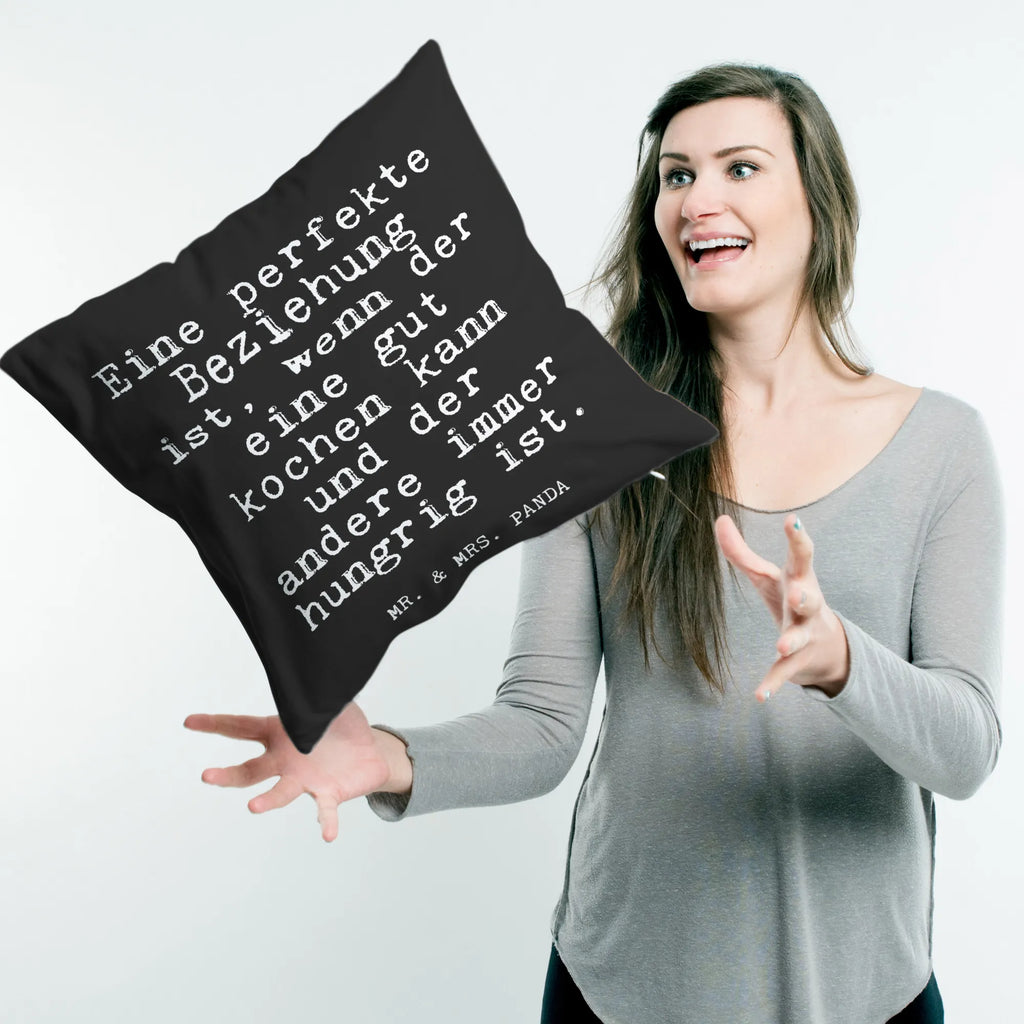 40x40 Kissen Fun Talk Eine perfekte Beziehung ist, wenn der eine gut kochen kann und der andere immer hungrig ist. Sofakissen, Dekokissen Sofa, Kopfkissen 40x40, Sofakissen 40x40, Kissenhülle, sofakissen, Dekokissen 40x40, Kopfkissen, Kissen, Kissen 40x40 Waschbar, Couchkissen, Motivkissen, Kissen 40x40, Zierkissen, Dekokissen, Kissenbezug 40x40, Kissenhülle 40x40, sitzkissen, Kissenbezüge, Spruch, Sprüche, lustige Sprüche, Weisheiten, Zitate, Spruch Geschenke, Glizer Spruch Sprüche Weisheiten Zitate Lustig Weisheit Worte