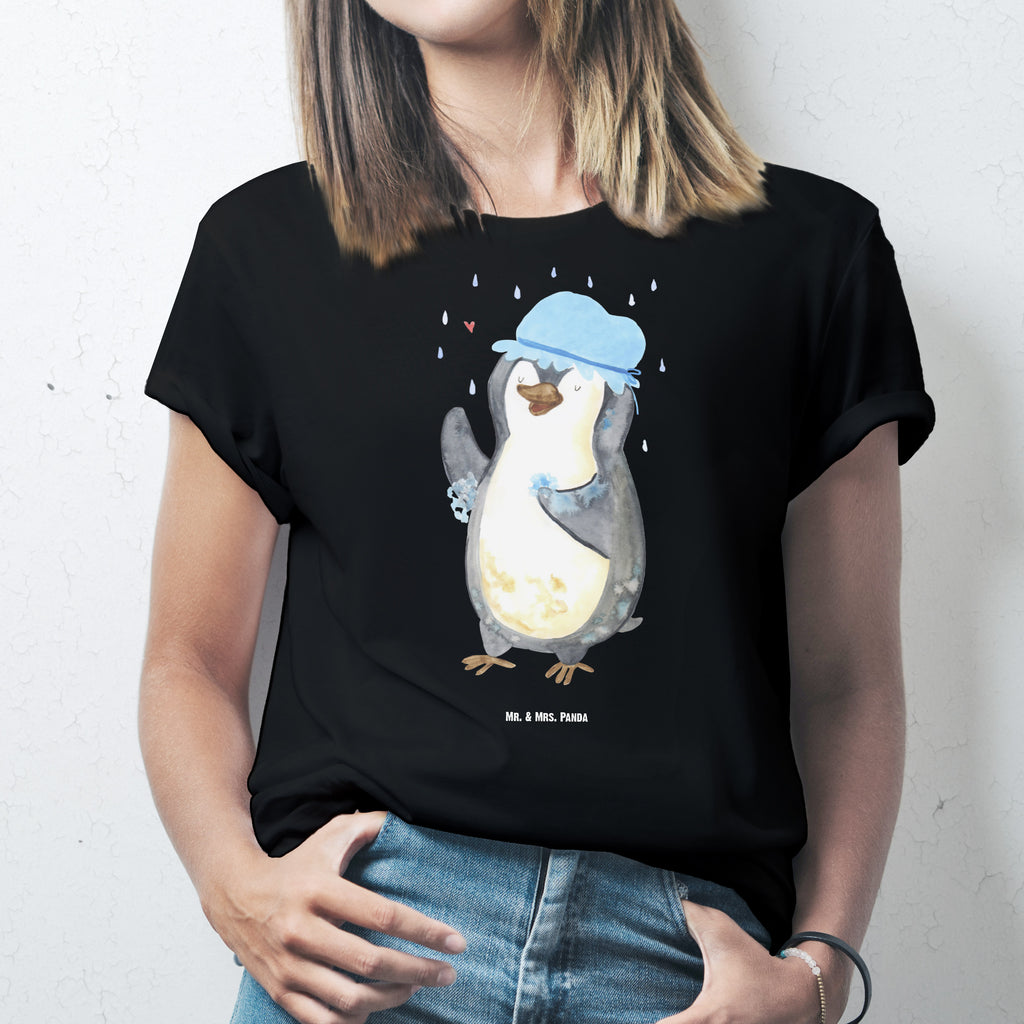 T-Shirt Standard Pinguin duscht T-Shirt, Shirt, Tshirt, Lustiges T-Shirt, T-Shirt mit Spruch, Party, Junggesellenabschied, Jubiläum, Geburstag, Herrn, Damen, Männer, Frauen, Schlafshirt, Nachthemd, Sprüche, Pinguin, Pinguine, Dusche, duschen, Lebensmotto, Motivation, Neustart, Neuanfang, glücklich sein
