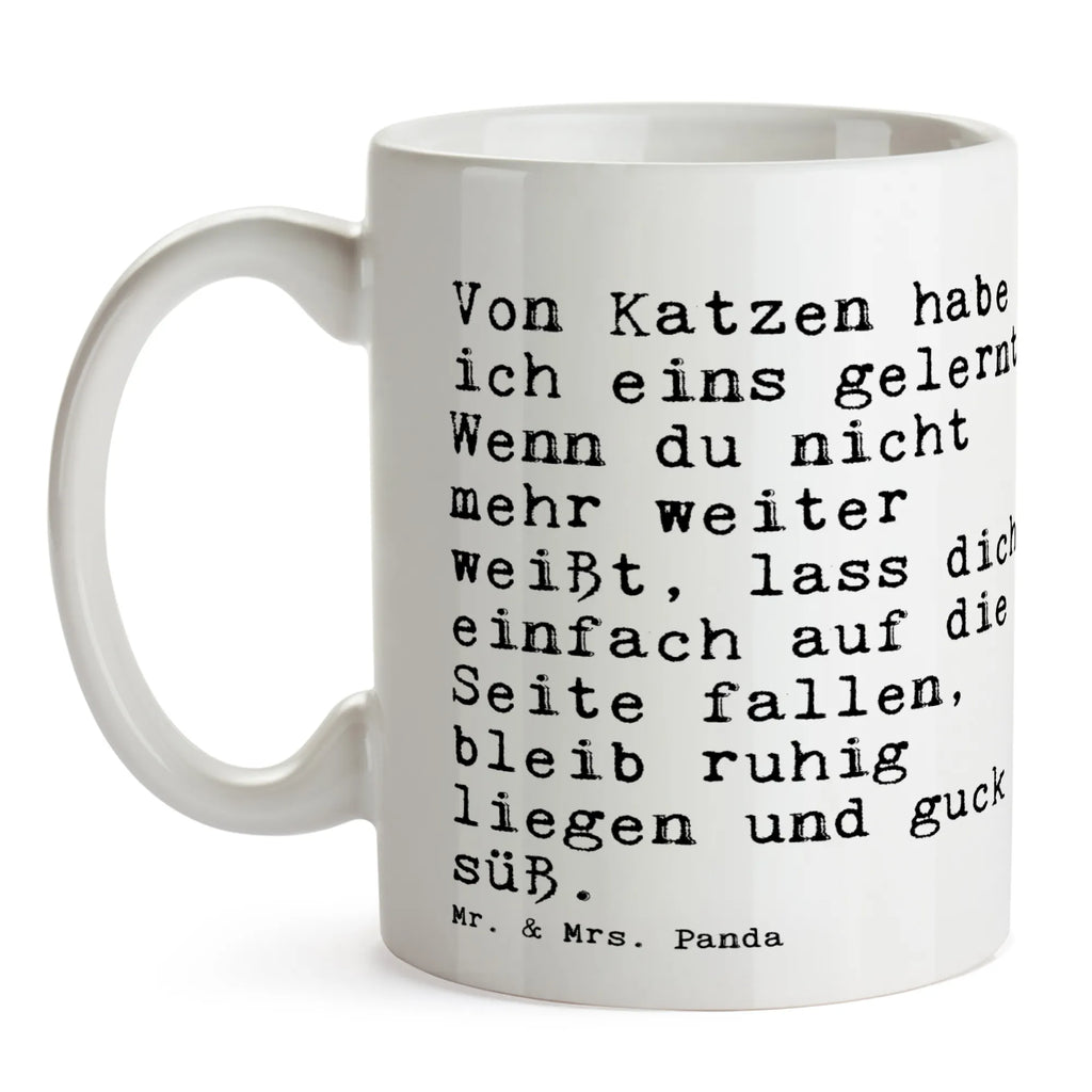 Tasse Sprüche und Zitate Von Katzen habe ich eins gelernt: Wenn du nicht mehr weiter weißt, lass dich einfach auf die Seite fallen, bleib ruhig liegen und guck süß. Porzellantasse, Kaffeetasse, Geschenktasse, Tasse, Bürotasse, Teetasse, Keramiktasse, Tasse mit Zitaten, Tasse mit Motiven, Spruch, Sprüche, lustige Sprüche, Weisheiten, Zitate, Spruch Geschenke, Spruch Sprüche Weisheiten Zitate Lustig Weisheit Worte