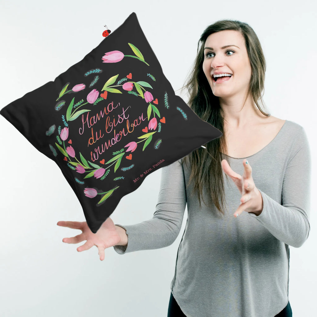 40x40 Kissen Mama Tulpen Sofakissen, Zierkissen, Dekokissen Sofa, Dekokissen 40x40, Kissenbezüge, Motivkissen, Kopfkissen, Dekokissen, Kissen 40x40, Kissenhülle, Kissen 40x40 Waschbar, Sofakissen 40x40, sitzkissen, Kissenhülle 40x40, Kissen, Kopfkissen 40x40, Couchkissen, sofakissen, Kissenbezug 40x40, Blumen Deko, Frühlings Deko, Sommer Deko, Dekoration, positive Botschaft, Naturliebhaber, Outdoor, Natur, Abenteuer, Mutti, Mutter, Mama, Mom, Mami