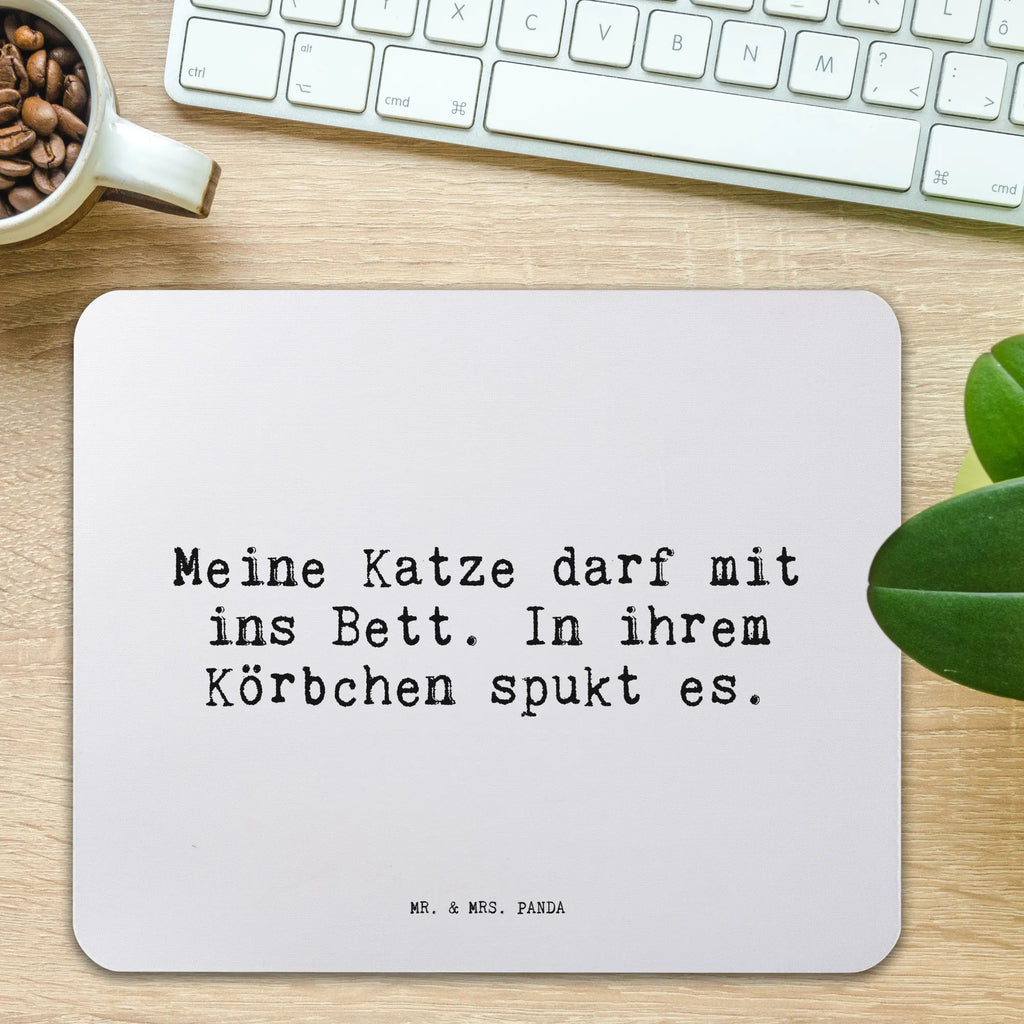 Mauspad Sprüche und Zitate Meine Katze darf mit ins Bett. In ihrem Körbchen spukt es. Designer Mauspad, Büroausstattung, Arbeitszimmer, Mousepad, Computer zubehör, Mausunterlage, Mauspad, PC Zubehör, Einzigartiges Mauspad, Mauspad Büro, Spruch, Sprüche, lustige Sprüche, Weisheiten, Zitate, Spruch Geschenke, Spruch Sprüche Weisheiten Zitate Lustig Weisheit Worte