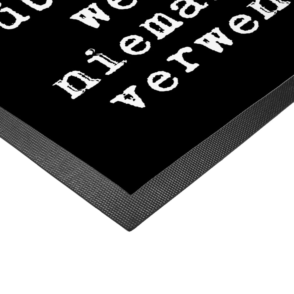 Doormat Eine wahre Freundschaft ist,... Türvorleger, Schmutzmatte, Fußabtreter, Matte, Schmutzfänger, Fußabstreifer, Schmutzfangmatte, Türmatte, Motivfußmatte, Haustürmatte, Vorleger, Fussmatten, Fußmatten, Gummimatte, Fußmatte außen, Fußmatte innen, Fussmatten online, Gummi Matte, Sauberlaufmatte, Fußmatte waschbar, Fußmatte outdoor, Schmutzfangmatte waschbar, Eingangsteppich, Fußabstreifer außen, Fußabtreter außen, Schmutzfangteppich, Fußmatte außen wetterfest, Spruch, Sprüche, lustige Sprüche, Weisheiten, Zitate, Spruch Geschenke, Glizer Spruch Sprüche Weisheiten Zitate Lustig Weisheit Worte