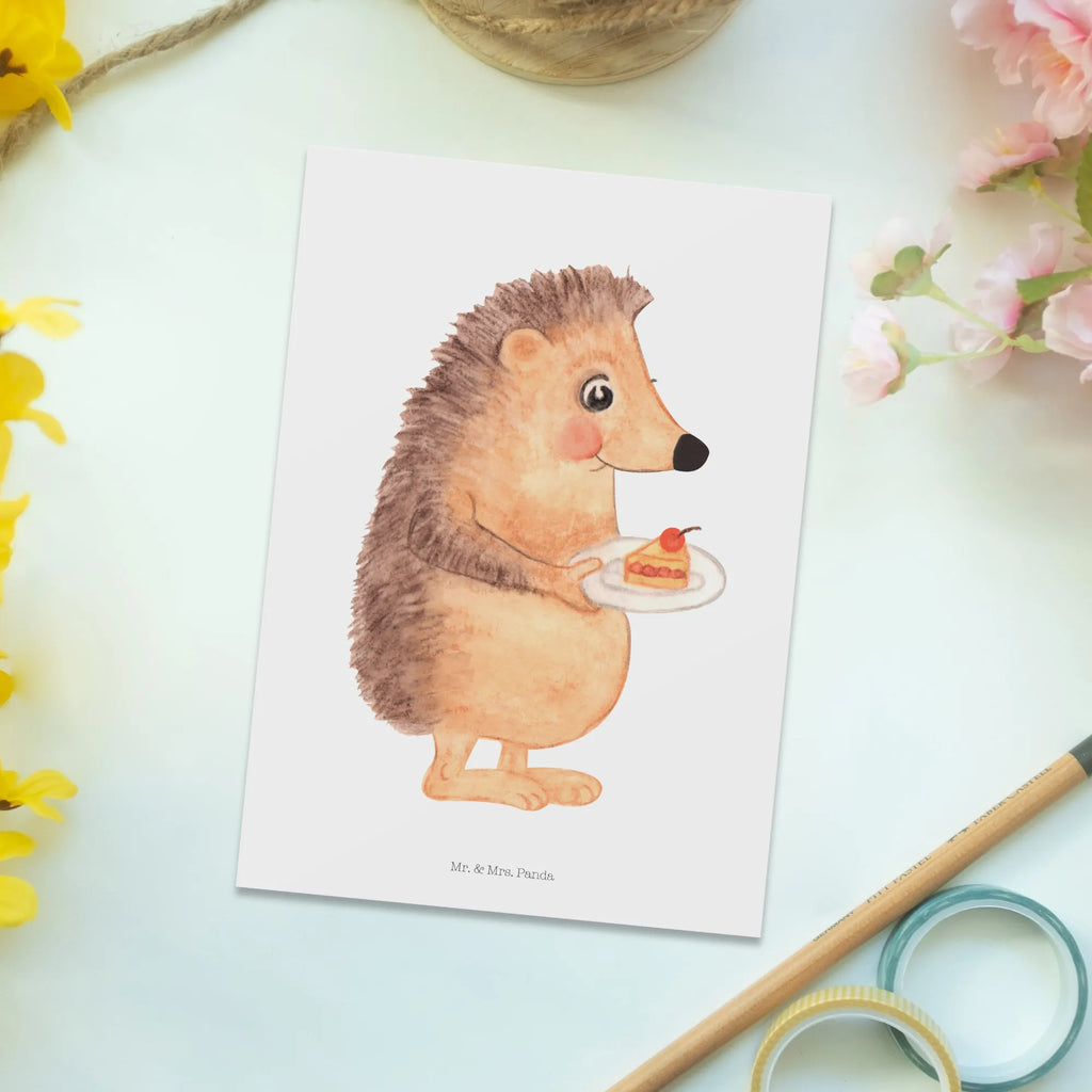 Postcard Hedgehog piece of cake kunstkarte, Grußkarte, Motivkarte, Fotokarte, bildkarte, Ansichtskarten, Kunstkarten, Postkarten, spruchkarte, Postkarte, Designkarte, Ansichtskarte, einzelkarte, Tiere, Lustige Sprüche, Gute Laune, Tiermotive, Kuchen Backen, Backen Geschenk, Geburtstagskuchen, Essen Spruch, Einladung Party, Igel, Kuchen, Torte