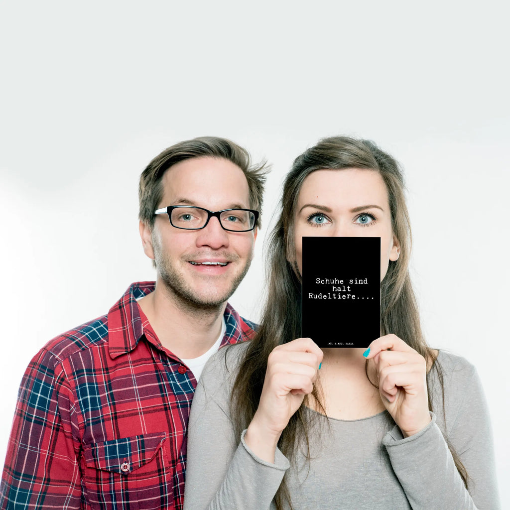 Pocztówka Schuhe sind halt Rudeltiere....... Postkarte, Karte, Geschenkkarte, Grußkarte, Einladung, Ansichtskarte, Geburtstagskarte, Einladungskarte, Dankeskarte, Ansichtskarten, Einladung Geburtstag, Einladungskarten Geburtstag, Spruch, Sprüche, lustige Sprüche, Weisheiten, Zitate, Spruch Geschenke, Glizer Spruch Sprüche Weisheiten Zitate Lustig Weisheit Worte