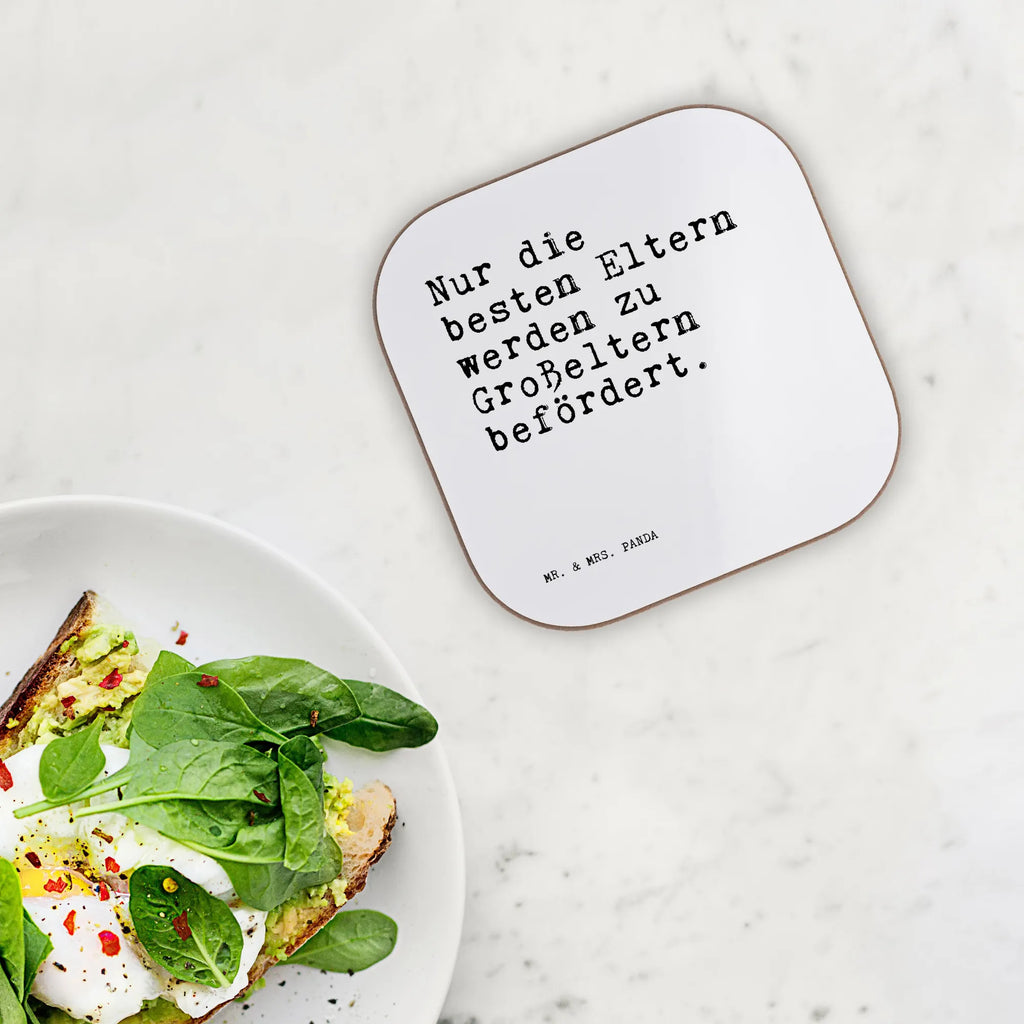Quadratische Untersetzer Sprüche und Zitate Nur die besten Eltern werden zu Großeltern befördert. Untersetzer Design, Untersetzer für Gläser, Untersetzer, Untersetzer Holz, Untersetzer aus Holz, Tassen Untersetzer, Holzuntersetzer, Untersetzer Gläser, Korkuntersetzer, Glasuntersetzer, Getränkeuntersetzer, Bierdeckel, Spruch, Sprüche, lustige Sprüche, Weisheiten, Zitate, Spruch Geschenke, Spruch Sprüche Weisheiten Zitate Lustig Weisheit Worte
