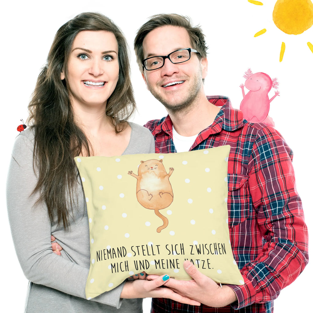 Cushion Cat Embrace Kissen, Kissenbezug 40x40, Sofakissen, Dekokissen Sofa, Couchkissen, Kissenhülle 40x40, Sofakissen 40x40, Kissen 40x40, Dekokissen 40x40, sofakissen, Motivkissen, Kopfkissen, sitzkissen, Kissenhülle, Kissenbezüge, Kissen 40x40 Waschbar, Dekokissen, Kopfkissen 40x40, Zierkissen, Katze, Katzenmotiv, Katzenfan, Katzendeko, Katzenfreund, Katzenliebhaber, Katzenprodukte, Katzenartikel, Katzenaccessoires, Katzensouvenirs, Katzenliebhaberprodukte, Katzenmotive, Katzenliebe, Kater, Freunde, Cats, Katzenhalter, Katzen, Familie, beste Freunde, Mietze, Cat, Haustier, Freundin, Katzenbesitzerin, Liebe