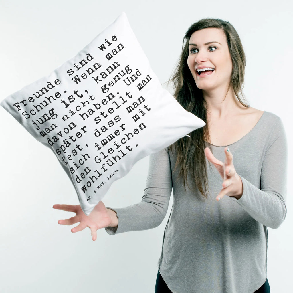 40x40 Kissen Sprüche und Zitate Freunde sind wie Schuhe. Wenn man jung ist, kann man nicht genug davon haben. Und später stellt man fest, dass man sich immer mit den Gleichen wohlfühlt. Sofakissen, sitzkissen, Kissenbezüge, Sofakissen 40x40, Kopfkissen, Kissenhülle 40x40, Dekokissen Sofa, Kissen 40x40, Couchkissen, sofakissen, Kissen, Kopfkissen 40x40, Kissenhülle, Dekokissen, Kissen 40x40 Waschbar, Kissenbezug 40x40, Motivkissen, Zierkissen, Dekokissen 40x40, Spruch, Sprüche, lustige Sprüche, Weisheiten, Zitate, Spruch Geschenke, Spruch Sprüche Weisheiten Zitate Lustig Weisheit Worte