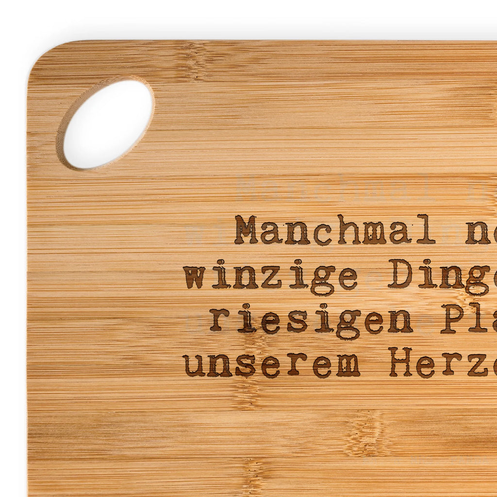 Servierbrett Manchmal nehmen winzige Dinge... Servierbrett, Schneidebrett, Holzbrettchen, Brett, Frühstücksbrett, Holzbrett, Hackbrett, Küchenbrett, Spruch, Sprüche, lustige Sprüche, Weisheiten, Zitate, Spruch Geschenke, Spruch Sprüche Weisheiten Zitate Lustig Weisheit Worte