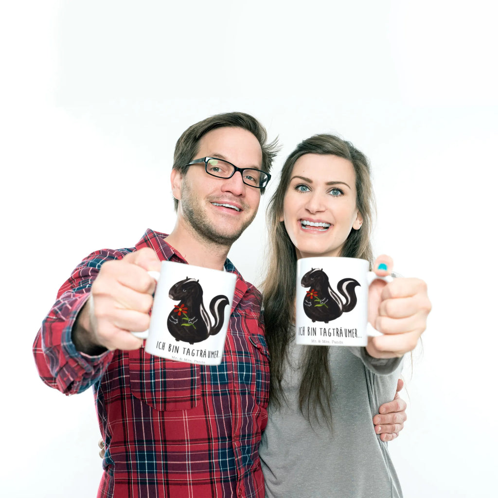 Mug skunk flower Geschenktasse, Tasse mit Motiven, Kaffeetasse, Bürotasse, Keramiktasse, Porzellantasse, Teetasse, Tasse, Tasse mit Zitaten, Stinktier, Skunk, Raubtier, Dreams, Träume, Tagträumer, Stinker, Stinki, Wildtier, verträumt