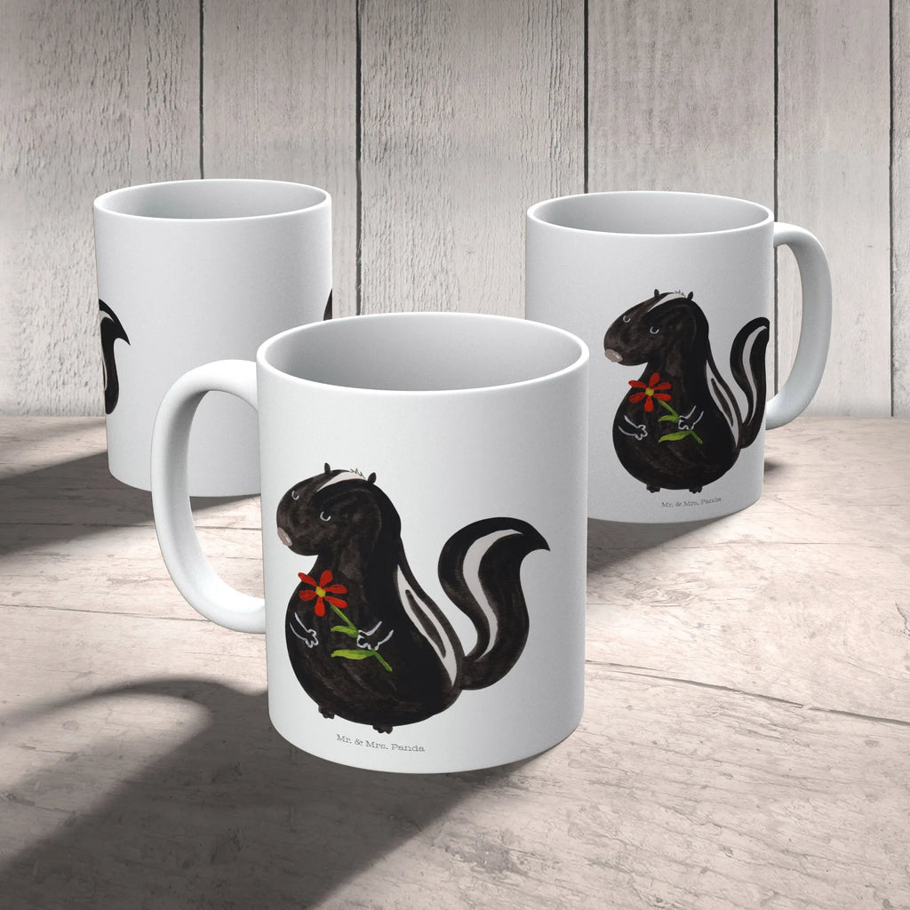 Mug skunk flower Geschenktasse, Tasse mit Motiven, Kaffeetasse, Bürotasse, Keramiktasse, Porzellantasse, Teetasse, Tasse, Tasse mit Zitaten, Stinktier, Skunk, Raubtier, Dreams, Träume, Tagträumer, Stinker, Stinki, Wildtier, verträumt