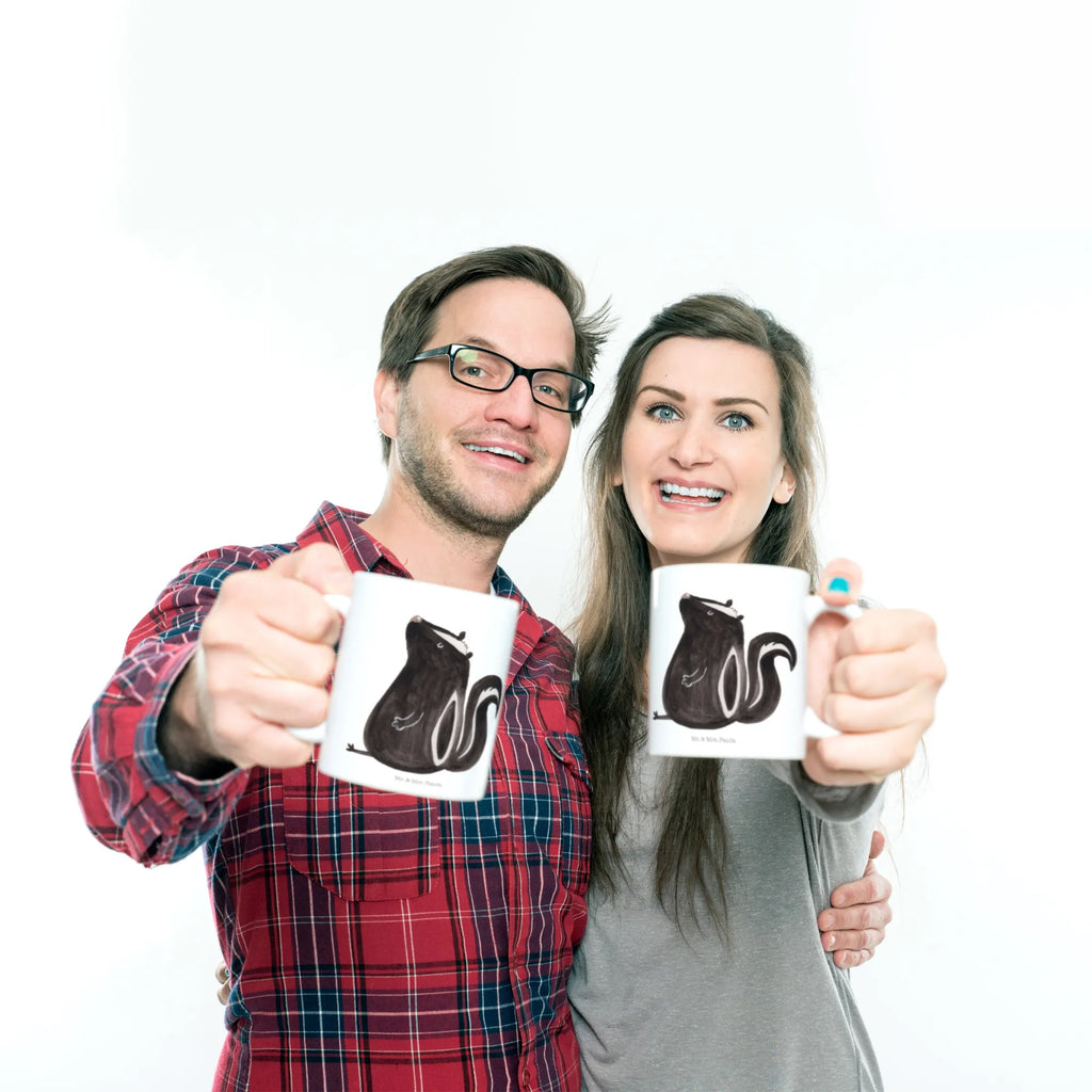 Mug skunk Sit haferl, schöne tasse, Becher, Dekotasse, Kakaotasse, Frühstücksbecher, Trinktasse, kaffeebecher bedruckt, Designtasse, Henkeltasse, Tasse mit Spruch, tasse für büro, Tasse, Kaffeetasse, Teebecher, Teepott, Bürobecher, Geschenktasse, Kaffeebecher, kaffeetasse keramik, Frühstückstasse, Mug, Pott, Bedruckte Tasse, Keramikbecher, hochwertige tasse, kaffeetasse bedruckt, milchkaffeetasse, Sprüchetasse, design tasse, Kaffeepott, Trinkbecher, Keramiktasse, statement tasse, heißgetränkebecher, kaffeebecher keramik, tasse für kaffee, Henkelbecher, Motivtasse, Bürotasse, Tasse mit Motiv, Coffee Mug, Teetasse, Skunk, Stinktier, Stinker, Büro, Raubtier, Wildtier, Stinki, Recht, Besserwisser, Spruch