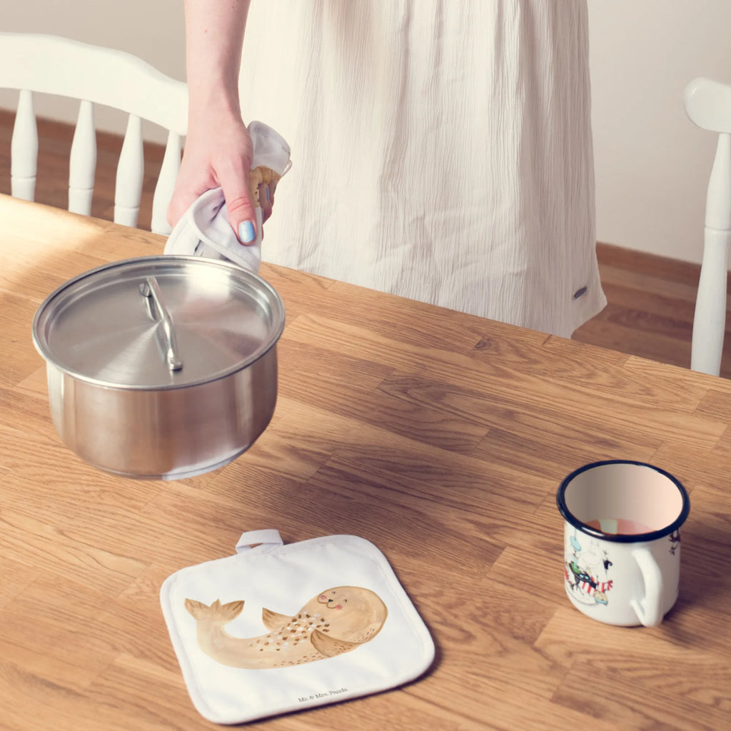 2er Set Topflappen  Robbe Liegen topfhalter, 2er Set Topflappen, Topflappenset, Topfuntersetzer, Topflappen Set, Topflappen 2er Set, Topflappen, Topfhandschuhe, Gute Laune, Tiermotive, Tiere, Lustige Sprüche, Robbe, Freude, Lachen, Ostsee, Strand, Nordsee, Seehund, Robben, Meerestier