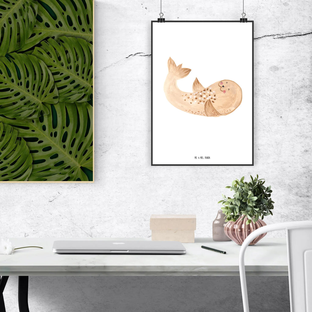 Poster Robbe Liegen Wanddekoration, Designposter, Poster, wandkunst, Wandschmuck, wanddruck, Plakat, kunstdruck poster, kunst für die wand, kunstposter, Kunstdruck, grafikposter, Posterdruck, Bild für Wand, drucke, Mr. & Mrs. Panda Poster, Wanddeko Bild, Wandposter, wanddeko, Bild, Wandbild, Deko Bild, Gute Laune, Tiermotive, Tiere, Lustige Sprüche, Freude, Lachen, Robben, Strand, Ostsee, Meerestier, Robbe, Seehund, Nordsee