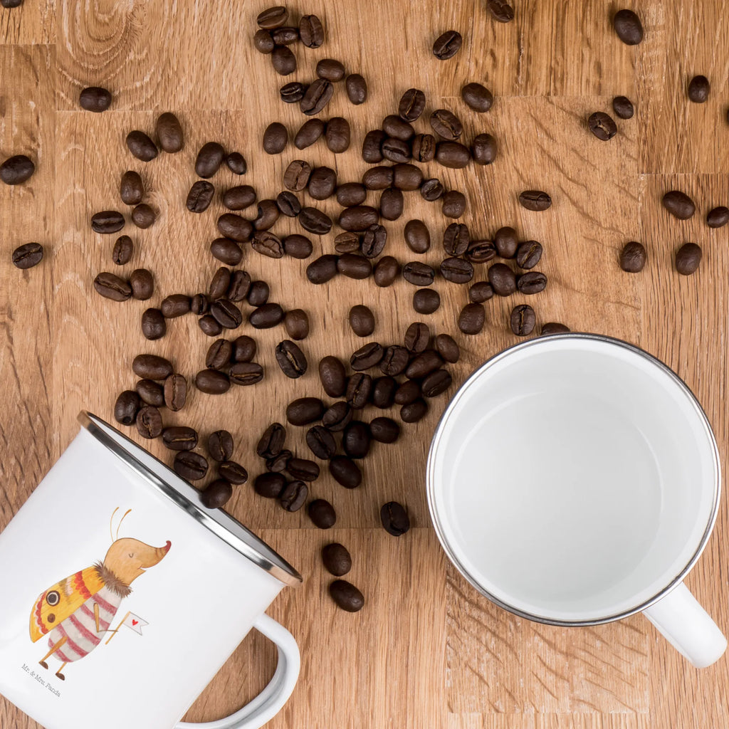 Camping Emaille Tasse Nachtfalter Fähnchen blechbecher, Becher, Metalltasse, Emaille Becher, wanderbecher, becher emaille, Tasse Emaille, Teebecher, Pott, metallbecher, Campingbecher, Trinkbecher, Emailletasse, Tasse, Blechtasse, Kaffeebecher, Teetasse, wandertasse, emaillebecher, reisetasse, Reisebecher, Emaille Tasse, Kaffeetasse, Campingtasse, Gute Laune, Lustige Sprüche, Tiere, Tiermotive, Was Kostet Die Welt, Küche Deko, Nachtfalter, Süß, Spruch Witzig, Spruch Lustig, Käfer, Niedlich