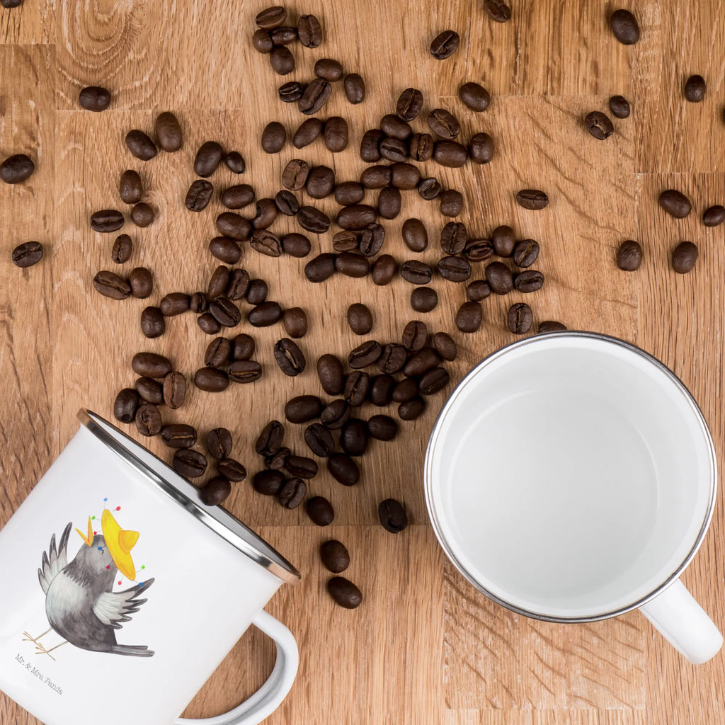 Enamel camping mug Crow sombrero wandertasse, Metalltasse, Blechtasse, Tasse Emaille, Teebecher, Reisebecher, Kaffeebecher, Campingbecher, Emaille Tasse, wanderbecher, blechbecher, Trinkbecher, Becher, reisetasse, metallbecher, Teetasse, Emaille Becher, Campingtasse, becher emaille, Kaffeetasse, Emailletasse, emaillebecher, Pott, Tasse, Lustige Sprüche, Tiere, Tiermotive, Gute Laune, Vogel, Motivation, Vögel, Fröhlich sein, Elster, Glück Spruch, glücklich sein, Spruch Positiv, Rabe, Froh