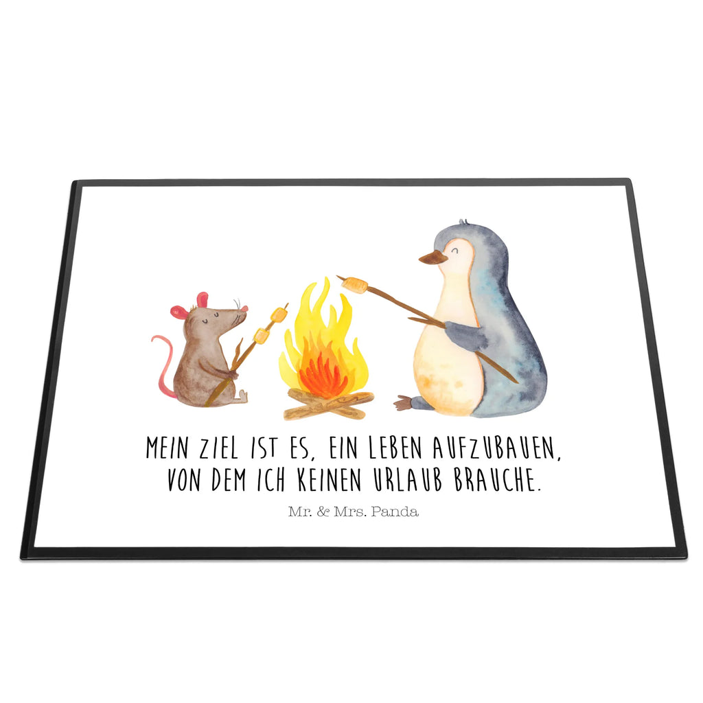Schreibtischunterlage Pinguin Lagerfeuer Schreibtisch Unterlagen, Schreibunterlage, Schreibtischunterlage Groß, Schreibtischauflage, Schreibwaren, Bürobedarf, Büroartikel, Pinguin, Leben, Büroalltag, Lagerfeuer, grillen, Feuer, Liebe, Lebensspruch, Job, Pinguine, Lebensmotivation, Maus, Büro, Arbeit, Neustart, Marshmallows, Motivation