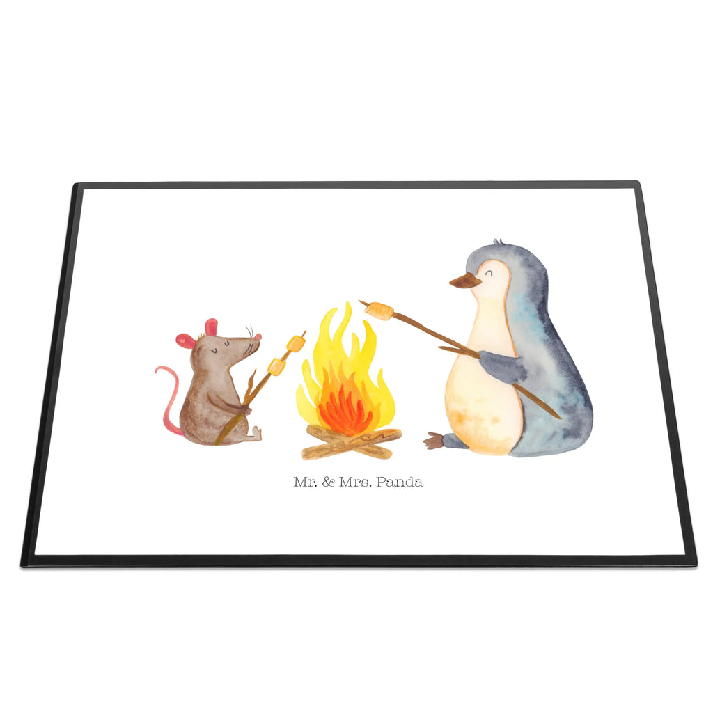 Schreibtischunterlage Pinguin Lagerfeuer Schreibtisch Unterlagen, Schreibunterlage, Schreibtischunterlage Groß, Schreibtischauflage, Schreibwaren, Bürobedarf, Büroartikel, Pinguin, Leben, Büroalltag, Lagerfeuer, grillen, Feuer, Liebe, Lebensspruch, Job, Pinguine, Lebensmotivation, Maus, Büro, Arbeit, Neustart, Marshmallows, Motivation