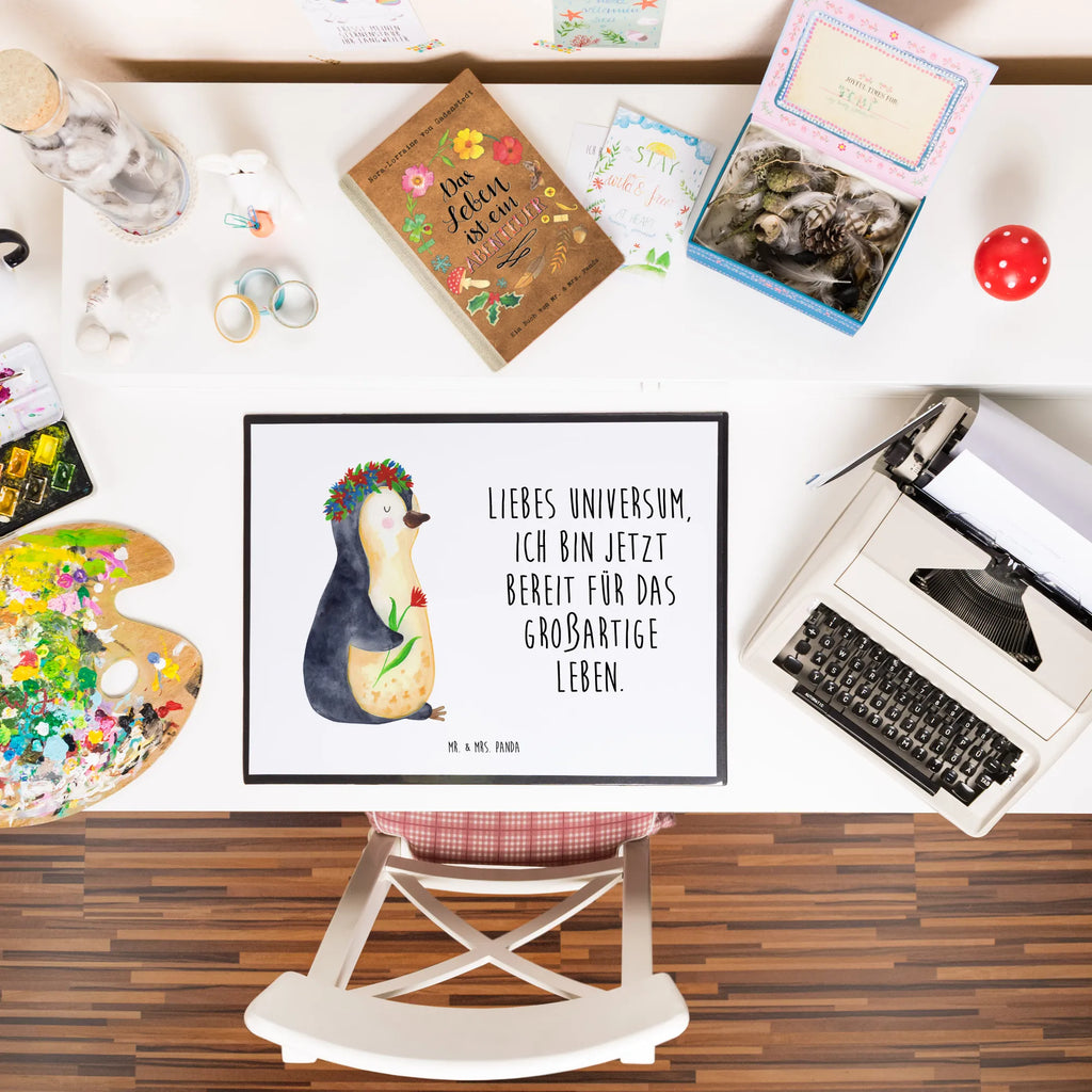 Schreibtischunterlage Pinguin Blumenkranz Schreibwaren, Schreibtisch Unterlagen, Büroartikel, Schreibtischunterlage Groß, Schreibunterlage, Schreibtischauflage, Bürobedarf, Pinguin, Lebensziele, Liebeskummer, Wünsche, Lebenslust, Pinguine, Blumenkranz, Motivation, Ziele, Geschenkidee, Universum, Leben