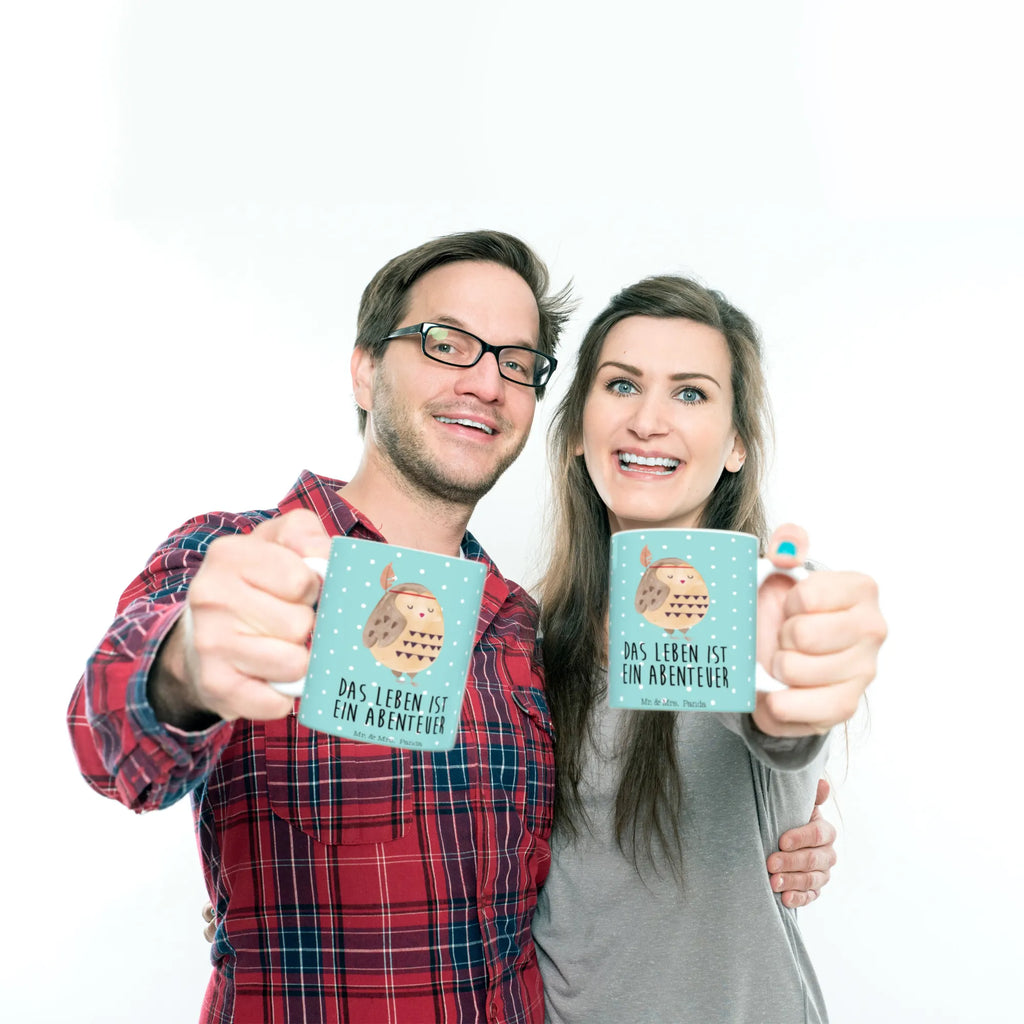 Tasse Eule Federschmuck Geschenktasse, Henkeltasse, Trinktasse, Tasse mit Spruch, Kaffeetasse, Bürotasse, Tasse, Henkelbecher, statement tasse, Coffee Mug, Kaffeepott, design tasse, heißgetränkebecher, Teebecher, Pott, Mug, tasse für kaffee, haferl, Tasse mit Motiv, Keramikbecher, kaffeetasse bedruckt, Trinkbecher, Dekotasse, Frühstücksbecher, Motivtasse, schöne tasse, Frühstückstasse, Sprüchetasse, tasse für büro, kaffeebecher bedruckt, milchkaffeetasse, Teepott, Kaffeebecher, Bedruckte Tasse, Becher, Teetasse, Kakaotasse, hochwertige tasse, Bürobecher, kaffeebecher keramik, Keramiktasse, Designtasse, kaffeetasse keramik, Eule, Das Leben Ist Ein Abenteuer, Federschmuck, Owl, Dekoration, Reisespruch, Eule Deko