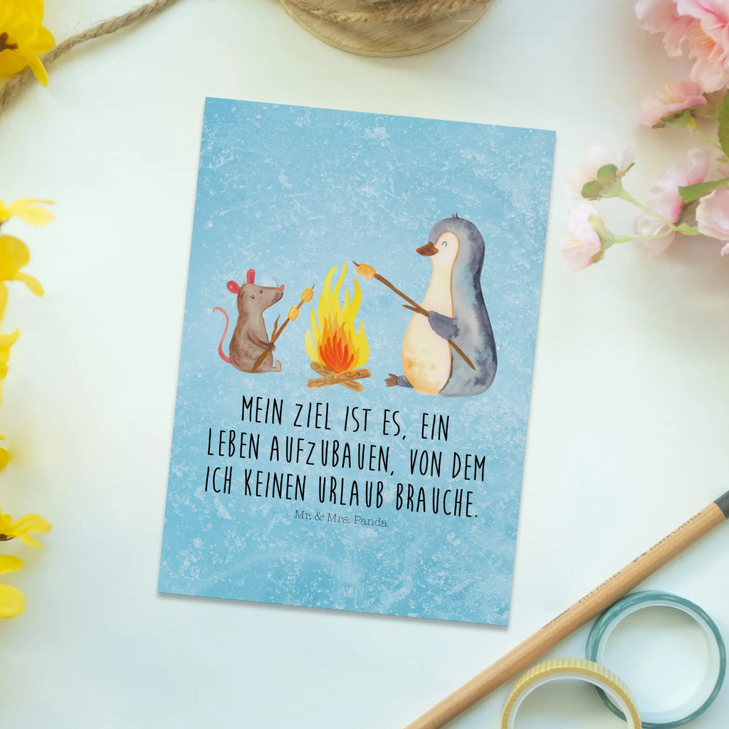 Postkarte Pinguin Lagerfeuer Ansichtskarte, Postkarten, bildkarte, Postkarte, Designkarte, spruchkarte, Kunstkarten, kunstkarte, Ansichtskarten, Grußkarte, Motivkarte, Fotokarte, einzelkarte, Pinguin, Pinguine, Feuer, Leben, Job, Maus, Lagerfeuer, Arbeit, Neustart, Grillen, Büro, Motivation, Marshmallows, Büroalltag, Lebensspruch, Lebensmotivation, Liebe