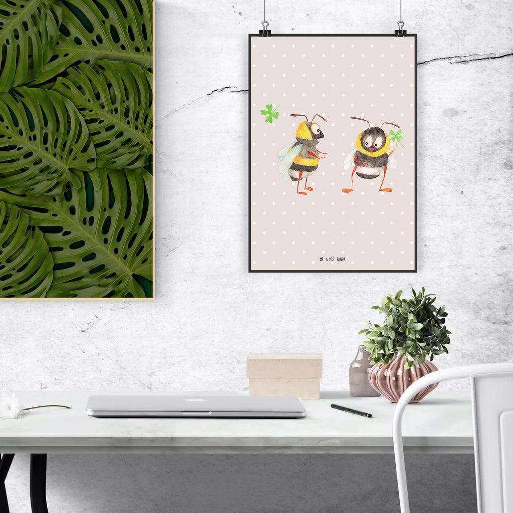 Poster bumblebees shamrock Wandschmuck, Kunstdruck, wandkunst, wanddruck, Wanddekoration, kunstdruck poster, wanddeko, Plakat, Bild für Wand, grafikposter, Mr. & Mrs. Panda Poster, drucke, Poster, Designposter, kunstposter, Wandposter, Wanddeko Bild, kunst für die wand, Deko Bild, Bild, Wandbild, Posterdruck, Gute Laune, Tiermotive, Tiere, Lustige Sprüche, Spruch schön, glücklich Werden, glücklich sein, Biene, Spruch Fröhlich, Biene Deko, Spruch Positiv, Hummel