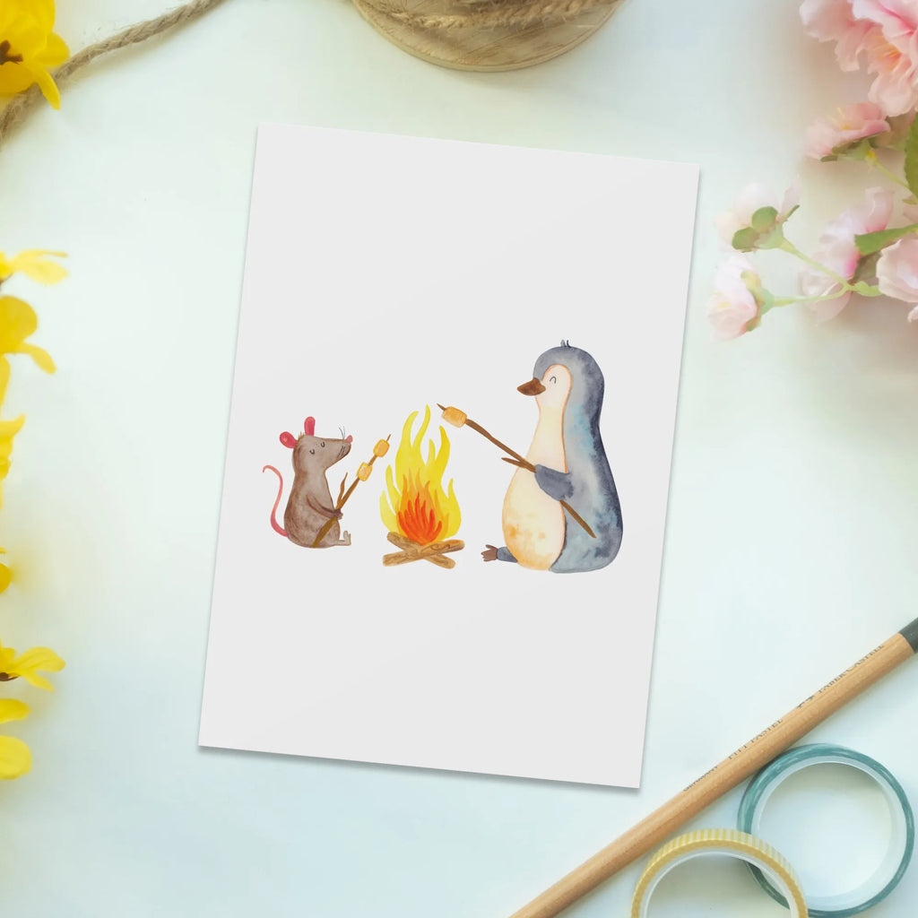Postkarte Pinguin Lagerfeuer Ansichtskarte, Postkarten, bildkarte, Postkarte, Designkarte, spruchkarte, Kunstkarten, kunstkarte, Ansichtskarten, Grußkarte, Motivkarte, Fotokarte, einzelkarte, Pinguin, Pinguine, Feuer, Leben, Job, Maus, Lagerfeuer, Arbeit, Neustart, Grillen, Büro, Motivation, Marshmallows, Büroalltag, Lebensspruch, Lebensmotivation, Liebe