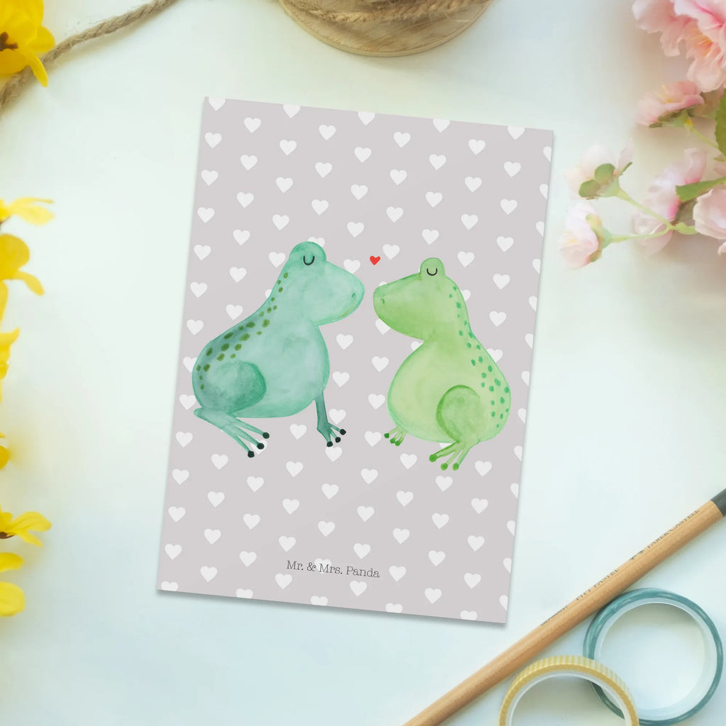 Postcard Frogs in love Ansichtskarten, Karte, Postkarte, Dankeskarte, Ansichtskarte, Geburtstagskarte, Grußkarte, Einladungskarte, Geschenkkarte, Einladung Geburtstag, Einladungskarten Geburtstag, Einladung, Liebe, Partner, Freund, Freundin, Ehemann, Ehefrau, Heiraten, Verlobung, Heiratsantrag, Liebesgeschenk, Jahrestag, Hocheitstag, Geschenk Freund, Fröschchen, Verlobt, Frosch, Liebesbeweis, Verheiratet, Geschenk Hochzeit, Hochzeitstag, Frösche, Verliebt, Froschkönig, Geschenk Freundin