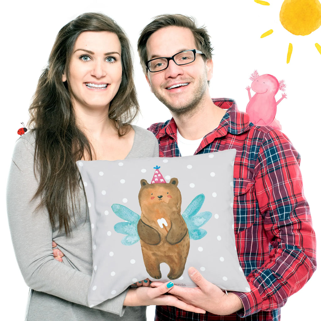 40x40 Kissen Bär Zahnfee 40 X 40 Kissen, kuschelkissen 40x40, Kopfkissen, Motivkissen, kissen für couch, kissen 40 x 40, sofa kissen, Kissen, kissen für sofa, couch kissen, Kopfkissen 40x40, wurfkissen, couchkissen 40x40, 40x40 kissen, Sofakissen 40x40, Mikrofaser Kissen, Dekokissen 40x40, Sofakissen, microfaser zierkissen, zierkissen 40x40, Kissen 40x40, Dekokissen, Dekokissen Sofa, deko kissen, kissen mikrofaser, Polsterkissen, microfaser dekokissen, Couchkissen, Kuschelkissen, wohnzimmer kissen, kuschel kissen, microfaser kopfkissen, Zierkissen, microfaser sofakissen, zier kissen, Bär, Teddy, Teddybär, Fee, Milchzahn, Erster Zahn, Zahnfee