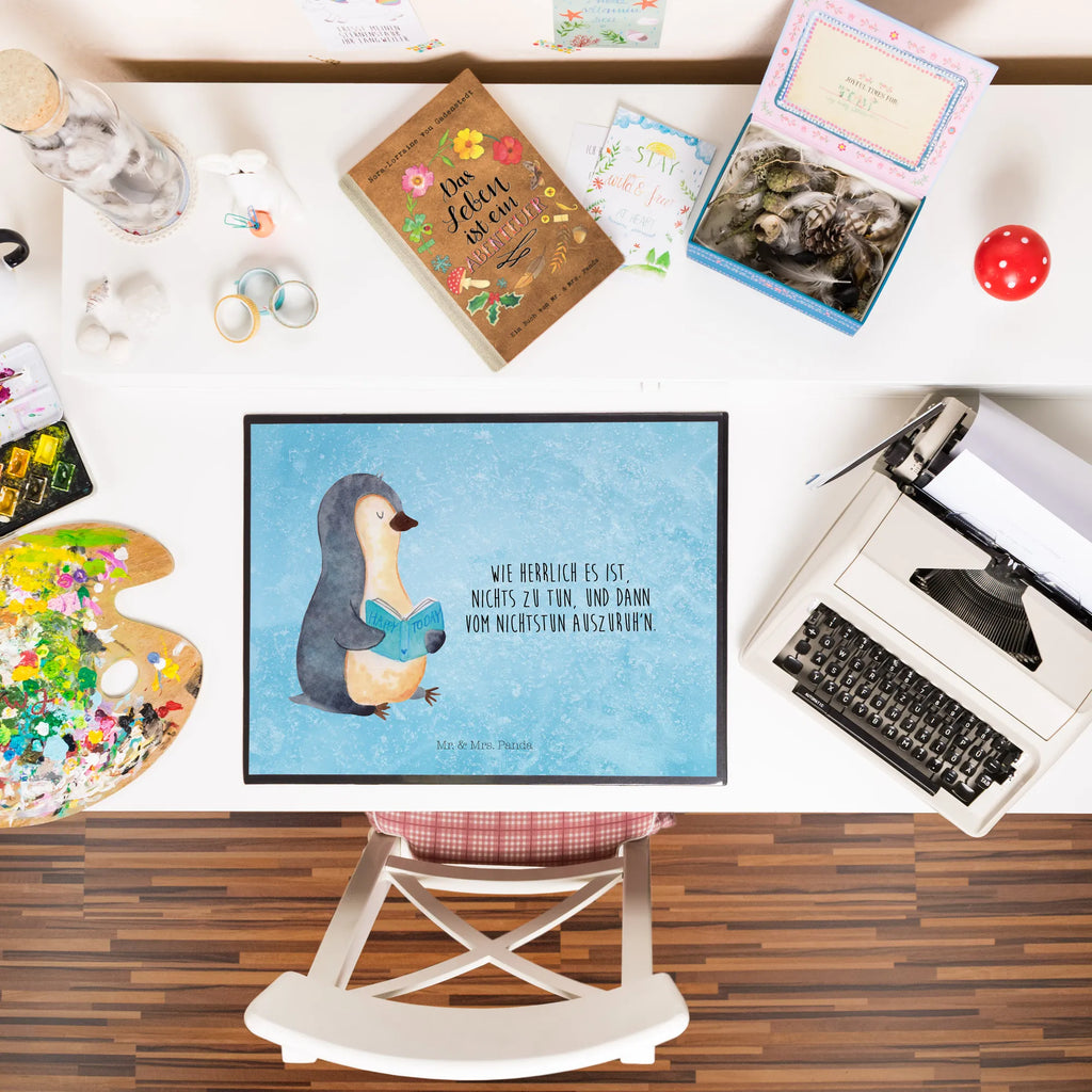 Schreibtischunterlage Pinguin Buch Schreibtischauflage, tischmatte, schreibauflagen, arbeitsmatte, Schreibunterlage, Tischunterlage, schreibauflage, tischauflagen, schreibtischunterlagen, tischpads, tischmatten, tischpad, Schreibtisch Matte, schreibmatte, tischauflage, schreibtischmatte, pultunterlage, arbeitsunterlage, schreibtischauflagen, schreibtischunterlage, Schreibtisch Unterlagen, Pinguin, Buch, Nichtstun, Ferien, Pinguine, Lesen, Freizeit, Faulenzen, Bücherwurm, Urlaub