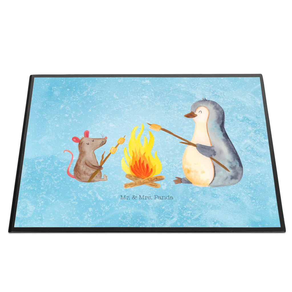 Schreibtischunterlage Pinguin Lagerfeuer Schreibtisch Unterlagen, Schreibunterlage, Schreibtischunterlage Groß, Schreibtischauflage, Schreibwaren, Bürobedarf, Büroartikel, Pinguin, Leben, Büroalltag, Lagerfeuer, grillen, Feuer, Liebe, Lebensspruch, Job, Pinguine, Lebensmotivation, Maus, Büro, Arbeit, Neustart, Marshmallows, Motivation