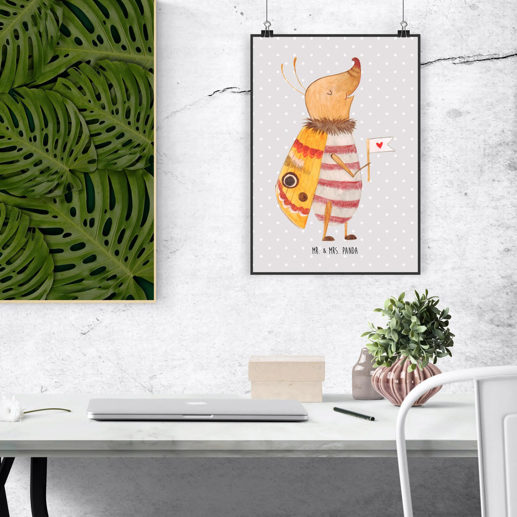 Plakat ćma mała flaga Küchenposter, Mr. & Mrs. Panda Poster, Handgemaltes Poster, Kinderposter, Wanddeko, Kunstdruck, Bild, Raumdekoration, Wandposter, Posterdruck, Designposter, Poster, Wanddeko Bild, Wanddekoration, Tiermotive, Gute Laune, lustige Sprüche, Tiere, Spruch lustig, Käfer, Was kostet die Welt, Küche Deko, niedlich, Nachtfalter, Spruch witzig, süß