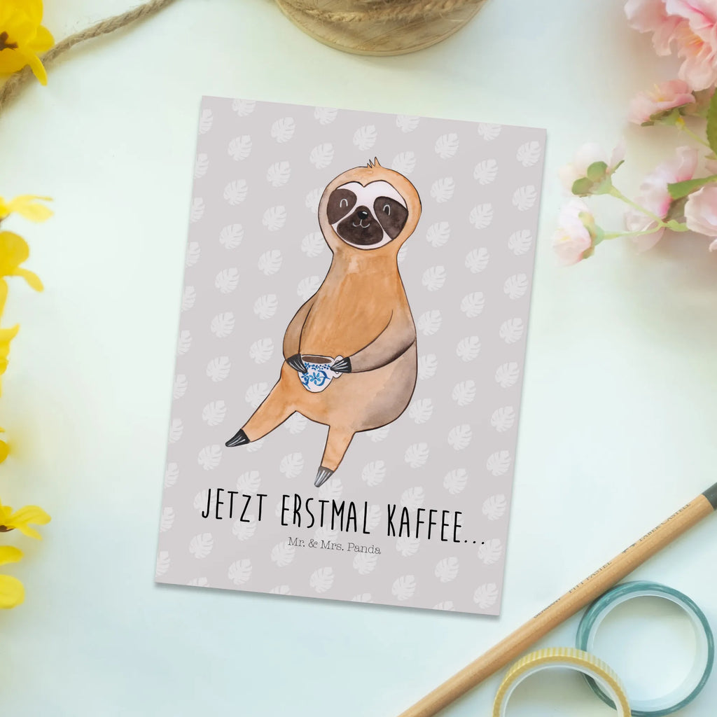 Postkarte Faultier Kaffee Ansichtskarten, Karte, Geschenkkarte, Einladungskarten Geburtstag, Grußkarte, Dankeskarte, Einladung, Einladung Geburtstag, Postkarte, Ansichtskarte, Einladungskarte, Geburtstagskarte, Faultier, Faultier Geschenk, Faultier Deko, Kaffee, Faultiere, Kaffeetasse, faul, Kaffeegetränk, Lieblingstier, Coffee, Genießer, erster Kaffee, Frühaufsteher, Morgenmuffel