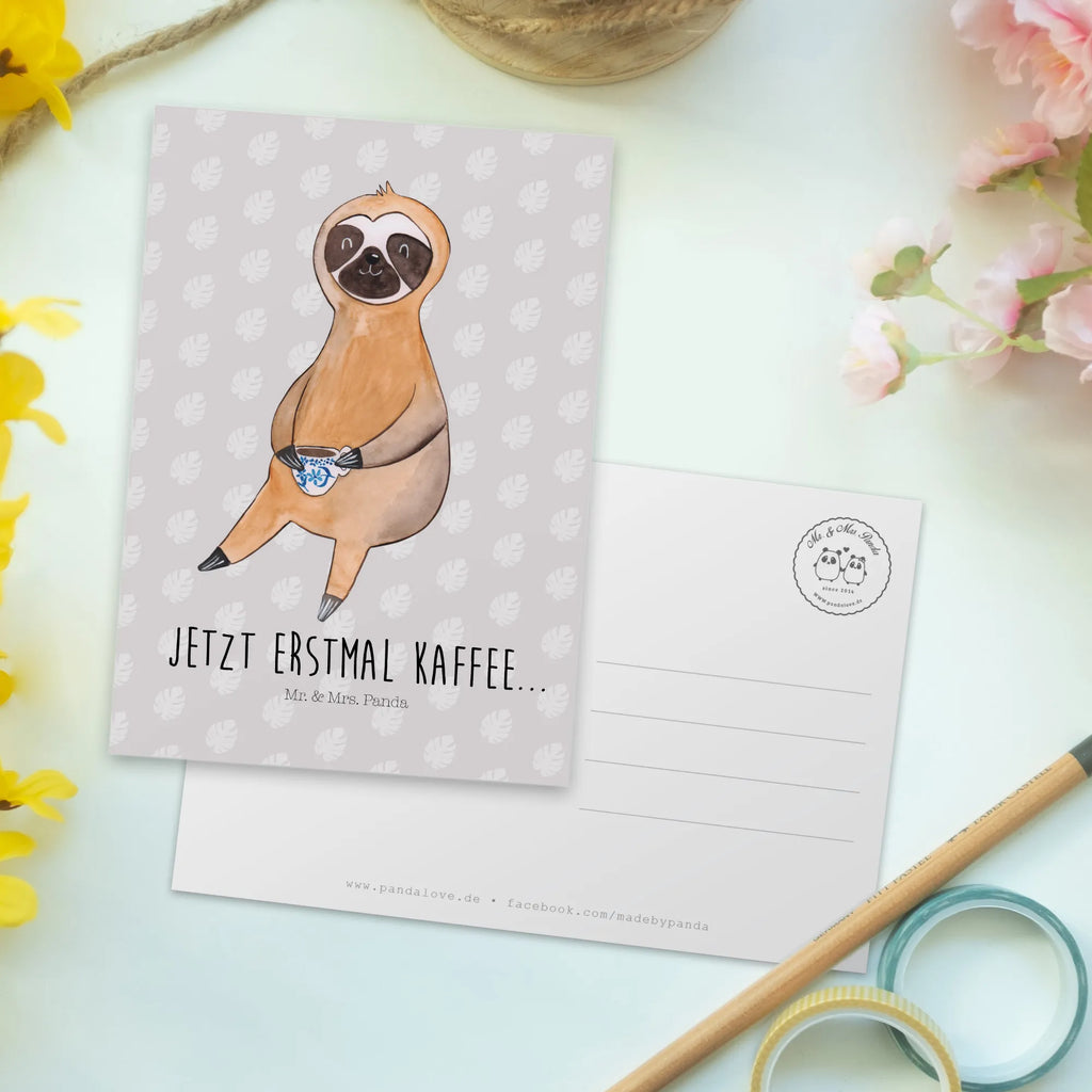 Postkarte Faultier Kaffee Ansichtskarten, Karte, Geschenkkarte, Einladungskarten Geburtstag, Grußkarte, Dankeskarte, Einladung, Einladung Geburtstag, Postkarte, Ansichtskarte, Einladungskarte, Geburtstagskarte, Faultier, Faultier Geschenk, Faultier Deko, Kaffee, Faultiere, Kaffeetasse, faul, Kaffeegetränk, Lieblingstier, Coffee, Genießer, erster Kaffee, Frühaufsteher, Morgenmuffel