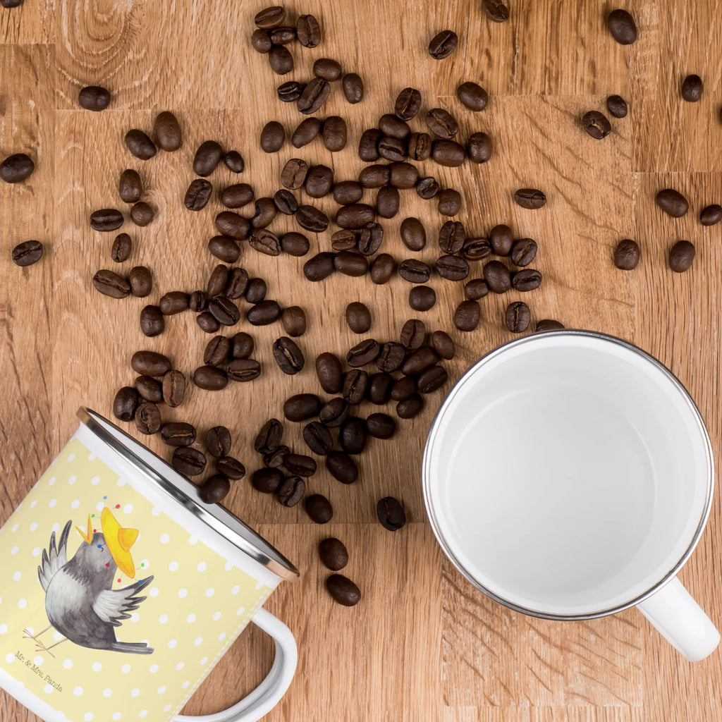 Enamel camping mug Crow sombrero wandertasse, Metalltasse, Blechtasse, Tasse Emaille, Teebecher, Reisebecher, Kaffeebecher, Campingbecher, Emaille Tasse, wanderbecher, blechbecher, Trinkbecher, Becher, reisetasse, metallbecher, Teetasse, Emaille Becher, Campingtasse, becher emaille, Kaffeetasse, Emailletasse, emaillebecher, Pott, Tasse, Lustige Sprüche, Tiere, Tiermotive, Gute Laune, Vogel, Motivation, Vögel, Fröhlich sein, Elster, Glück Spruch, glücklich sein, Spruch Positiv, Rabe, Froh