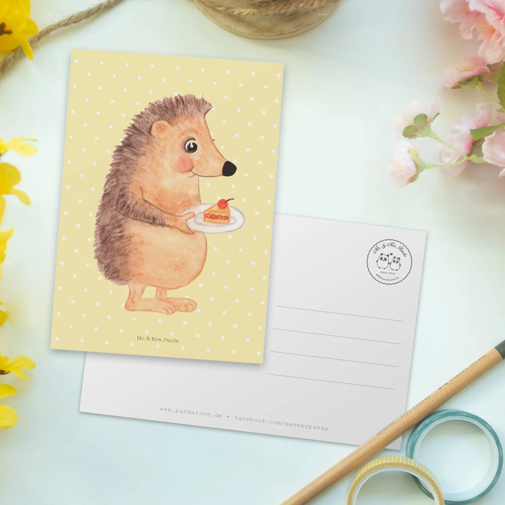 Postcard Hedgehog piece of cake kunstkarte, Grußkarte, Motivkarte, Fotokarte, bildkarte, Ansichtskarten, Kunstkarten, Postkarten, spruchkarte, Postkarte, Designkarte, Ansichtskarte, einzelkarte, Tiere, Lustige Sprüche, Gute Laune, Tiermotive, Kuchen Backen, Backen Geschenk, Geburtstagskuchen, Essen Spruch, Einladung Party, Igel, Kuchen, Torte