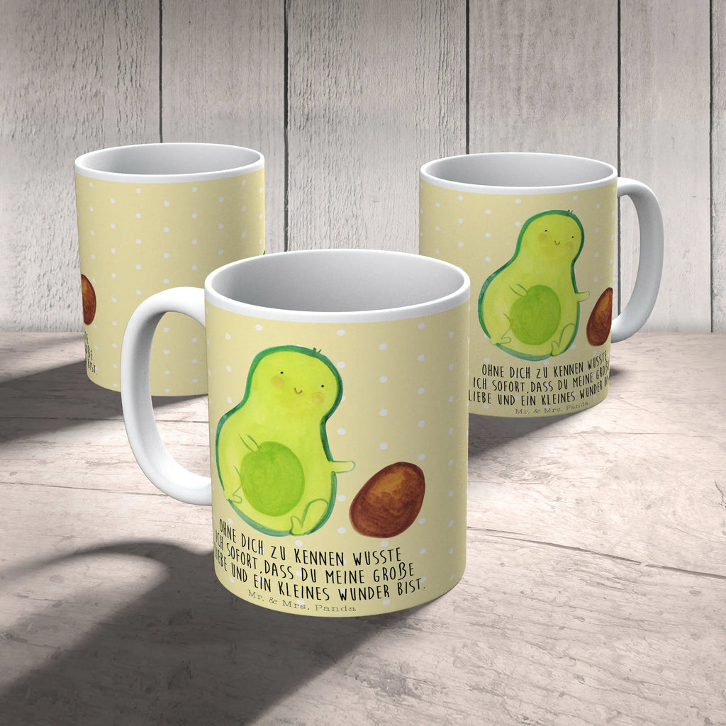 Tasse Avocado rollt Kern Teebecher, Designtasse, Kakaotasse, Bedruckte Tasse, Trinkbecher, Bürotasse, statement tasse, kaffeebecher bedruckt, Frühstücksbecher, Kaffeepott, kaffeetasse keramik, Sprüchetasse, Henkeltasse, design tasse, tasse für kaffee, schöne tasse, Tasse, haferl, Motivtasse, Teetasse, Teepott, milchkaffeetasse, kaffeebecher keramik, Tasse mit Spruch, Trinktasse, Geschenktasse, Mug, Bürobecher, Kaffeebecher, heißgetränkebecher, tasse für büro, kaffeetasse bedruckt, Frühstückstasse, Henkelbecher, Coffee Mug, Dekotasse, Keramikbecher, Tasse mit Motiv, Becher, hochwertige tasse, Keramiktasse, Kaffeetasse, Pott, Avocado, Gesund, Vegan, Veggie, Kind, Säugling, Geburtstag, Baby, Zur Geburt, Erstes Kind, Liebe, Geburt, Große Liebe, Babyparty, Schwangerschaft, Avocados, Love, Schwanger