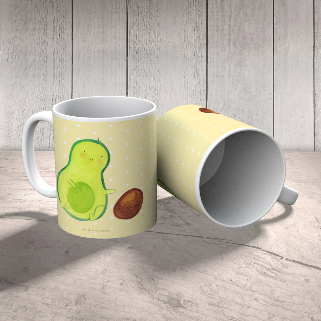 Tasse Avocado rollt Kern Teebecher, Designtasse, Kakaotasse, Bedruckte Tasse, Trinkbecher, Bürotasse, statement tasse, kaffeebecher bedruckt, Frühstücksbecher, Kaffeepott, kaffeetasse keramik, Sprüchetasse, Henkeltasse, design tasse, tasse für kaffee, schöne tasse, Tasse, haferl, Motivtasse, Teetasse, Teepott, milchkaffeetasse, kaffeebecher keramik, Tasse mit Spruch, Trinktasse, Geschenktasse, Mug, Bürobecher, Kaffeebecher, heißgetränkebecher, tasse für büro, kaffeetasse bedruckt, Frühstückstasse, Henkelbecher, Coffee Mug, Dekotasse, Keramikbecher, Tasse mit Motiv, Becher, hochwertige tasse, Keramiktasse, Kaffeetasse, Pott, Avocado, Gesund, Vegan, Veggie, Kind, Säugling, Geburtstag, Baby, Zur Geburt, Erstes Kind, Liebe, Geburt, Große Liebe, Babyparty, Schwangerschaft, Avocados, Love, Schwanger