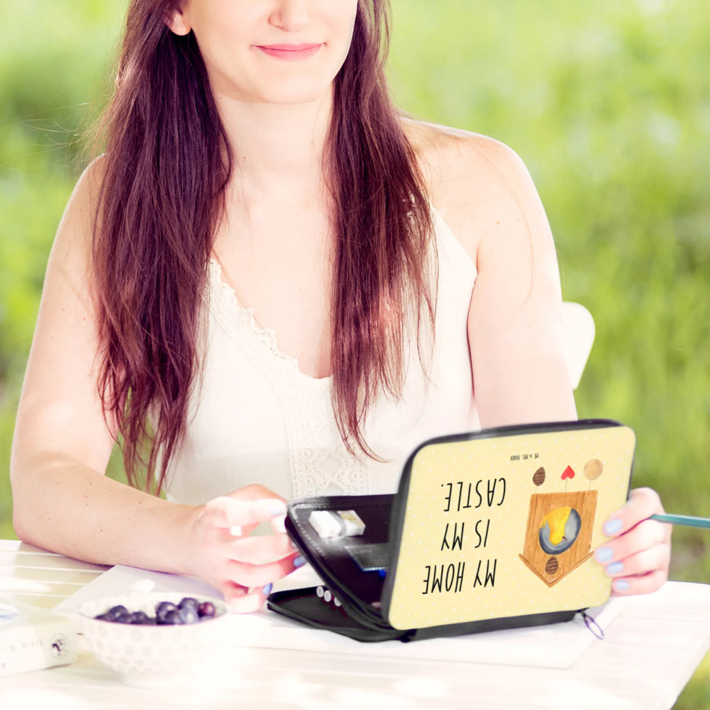 Leather folder Bird House Geschenk, Bestückte Federmappe, Grundschule, Schülerin, Federmäppchen, Schule, Stifterolle, Kinder Federmappe, Motiv, Stifte Etui, Federmappe, Federmäppchen bedruckt, Federmappe Einschulung, Schüler, Stiftetasche, Büro Stifte Etui, Einschulung, Kind, Tiermotive, Gute Laune, lustige Sprüche, Tiere, Nest, Eigenheim, Wohnung, Vogelhaus, Lieblingsort, Vögel, Haus, Familie, Home sweet home, Castle, Vogel, unser Haus, Vogelhäuschen, Zuhause