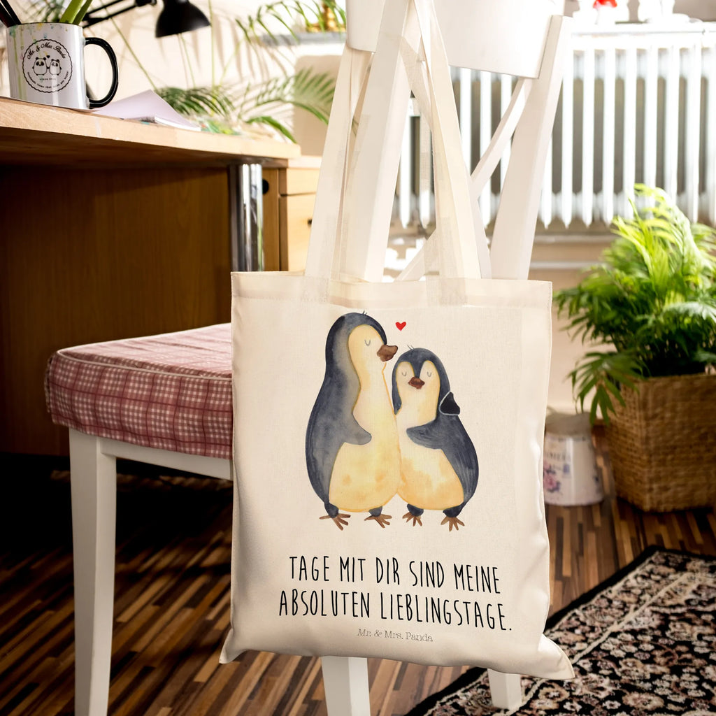 Tragetasche Pinguin umarmend shopping tasche, tote bag, Laptoptasche, Jutetasche, Strandtasche, Henkeltasche, Stofftasche, Einkaufstasche, Tasche, Einkaufsbeutel, Alltagstasche, Umhängetasche, Schultasche, Einkaufstüte, Jutebeutel, uni tasche, bedruckte tasche, büchertasche, Schultertasche, Badetasche, Statementbeutel, Tragetasche, Stoffbeutel, Beutel, Baumwolltasche, Beuteltasche, unitasche, baumwollbeutel, Shopper, Tüte, Leinentasche, Pinguin, Liebesbeweis, Verlobung, Liebe, Liebesgeschenk, Hochzeitstag, Jahrestag, Hochzeitsgeschenk, Liebespaar, Hochzeit