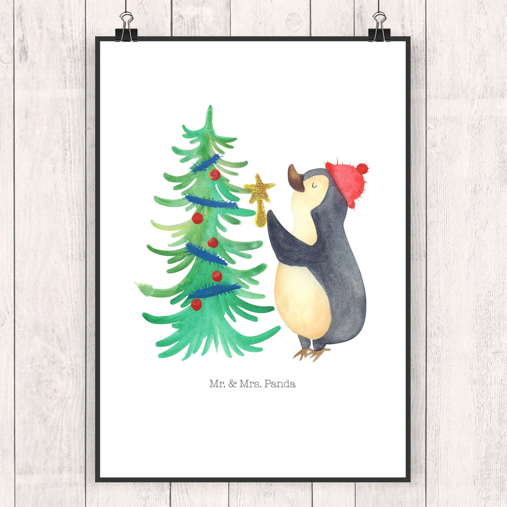 Poster Pinguin Weihnachtsbaum wanddruck, Wandbild, wandkunst, wanddeko, kunstdruck poster, Wandschmuck, kunstposter, Posterdruck, drucke, grafikposter, Designposter, Poster, Wandposter, Bild für Wand, Plakat, Deko Bild, Wanddekoration, Mr. & Mrs. Panda Poster, Kunstdruck, Bild, Wanddeko Bild, kunst für die wand, Wintermotiv, Heiligabend, Advent, Nikolaus, Weihnachtsdeko, Winter, Weihnachten, Pinguin